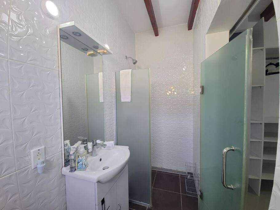 3-Bedroom Home - Raquet Club guest, near Palm Beach
