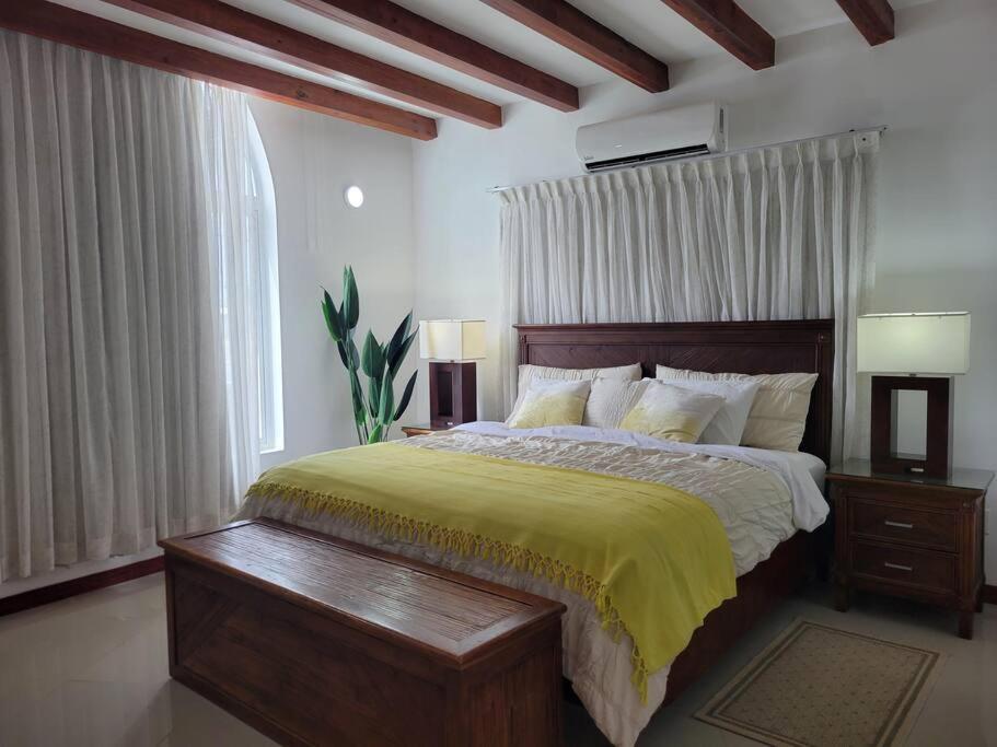 3-Bedroom Home - Raquet Club guest, near Palm Beach