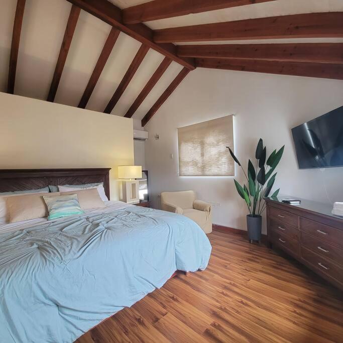3-Bedroom Home - Raquet Club guest, near Palm Beach