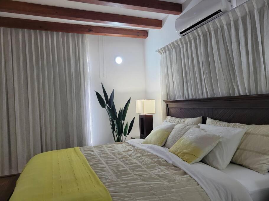 3-Bedroom Home - Raquet Club guest, near Palm Beach