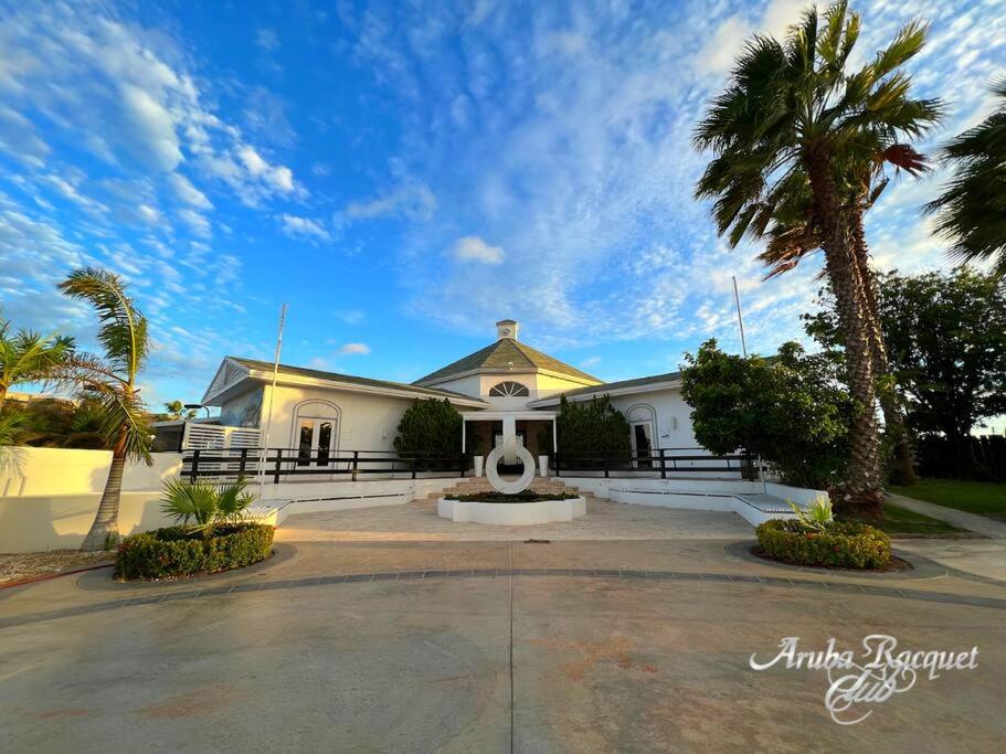 3-Bedroom Home - Raquet Club guest, near Palm Beach