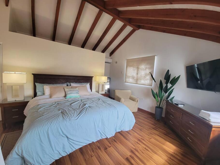 3-Bedroom Home - Raquet Club guest, near Palm Beach