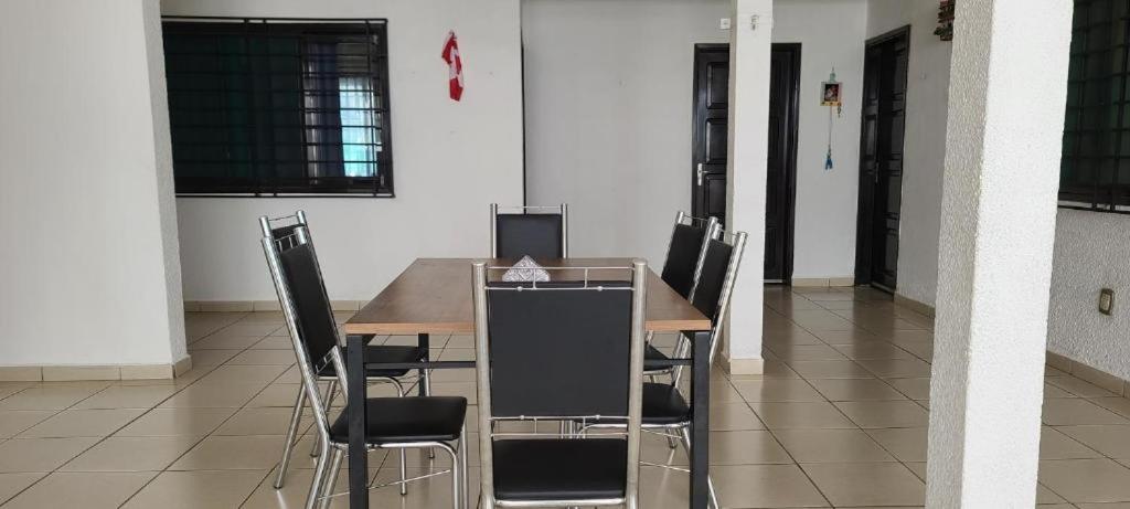 Travelero Hostel & Tours