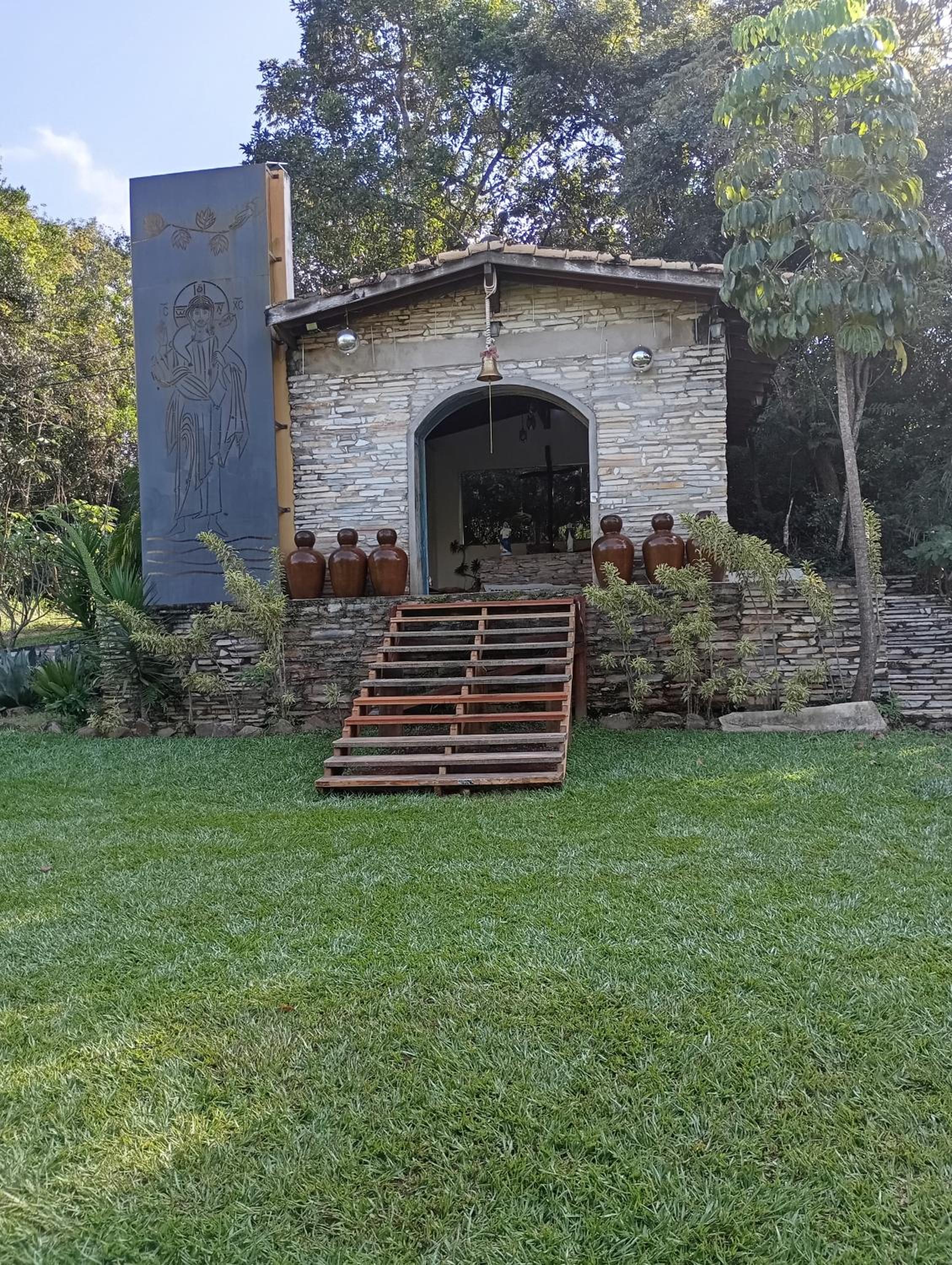 Pousada e Camping Claro Casa de Pedra de Delfinópolis -MG