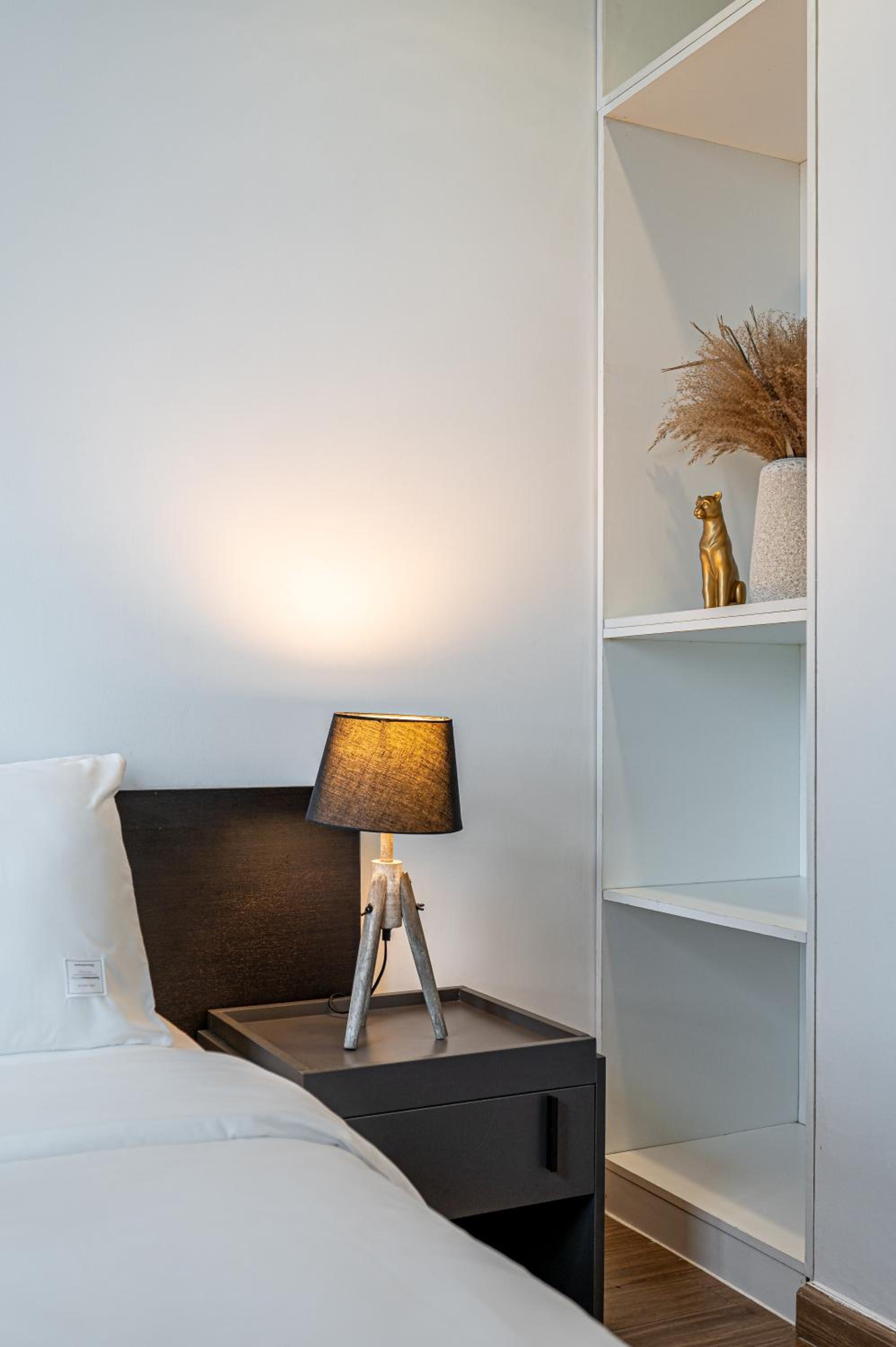 CR Concept Serviced Apartment - Vinhomes and Landmark 81