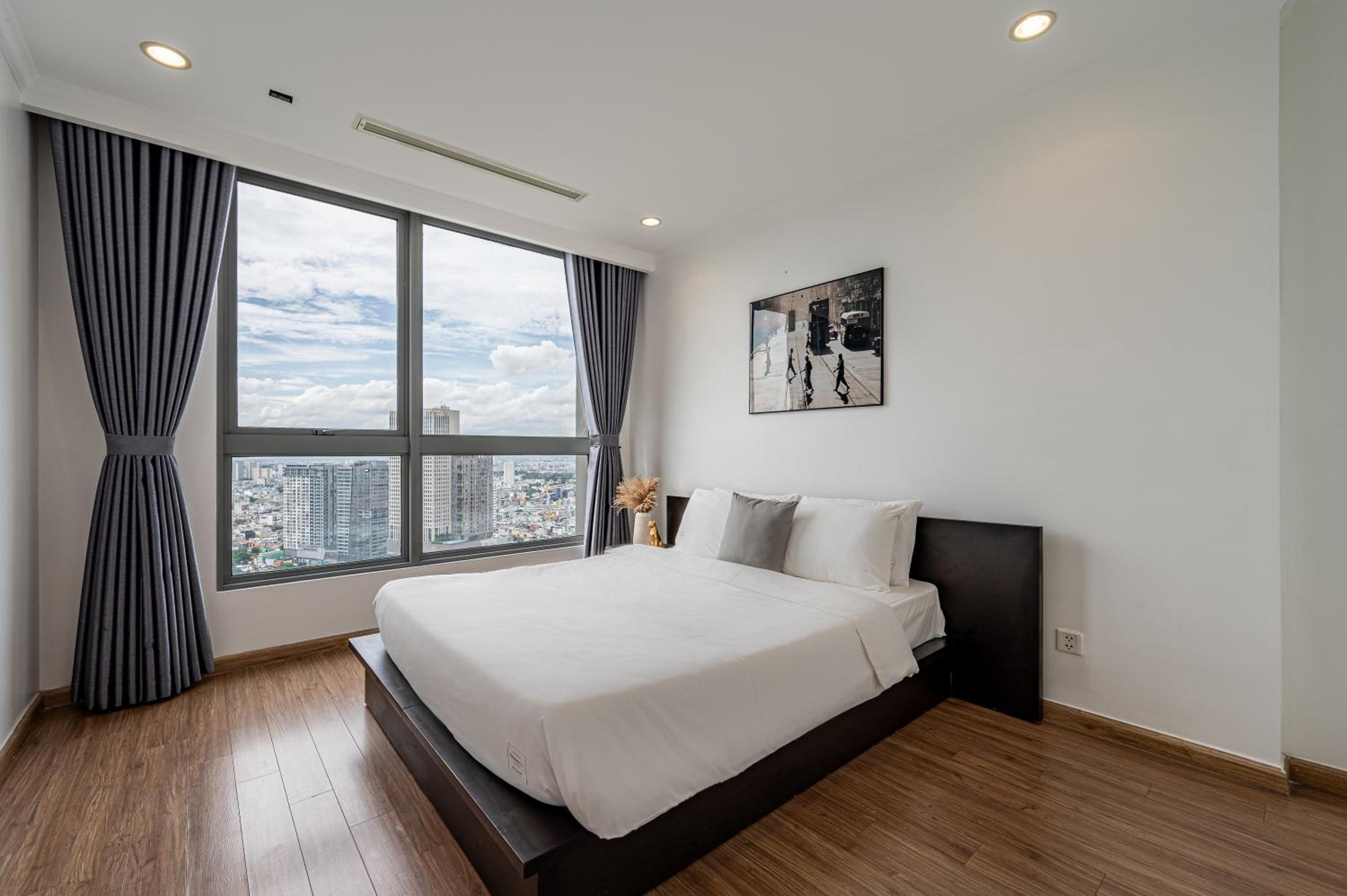CR Concept Serviced Apartment - Vinhomes and Landmark 81