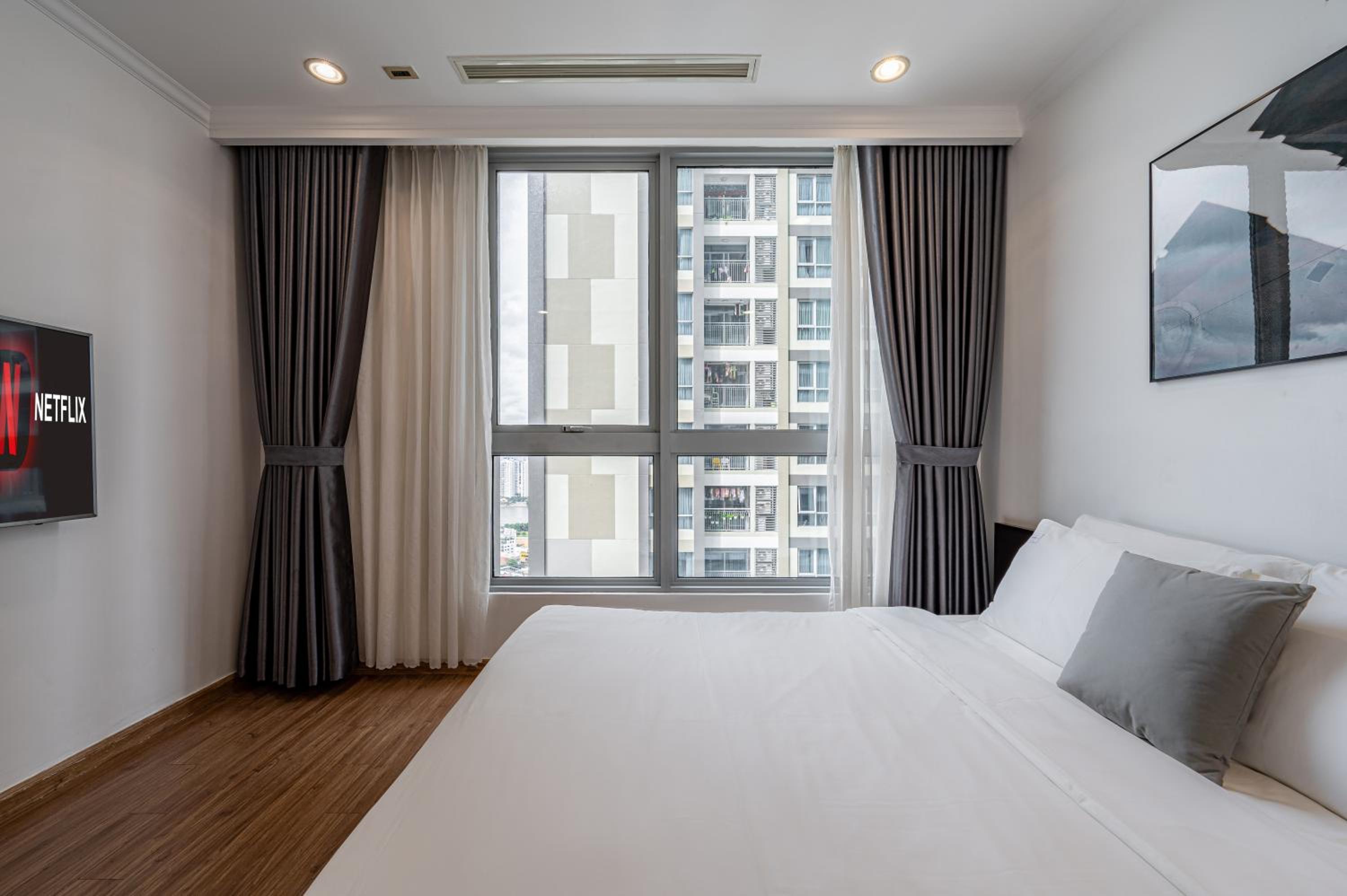CR Concept Serviced Apartment - Vinhomes and Landmark 81