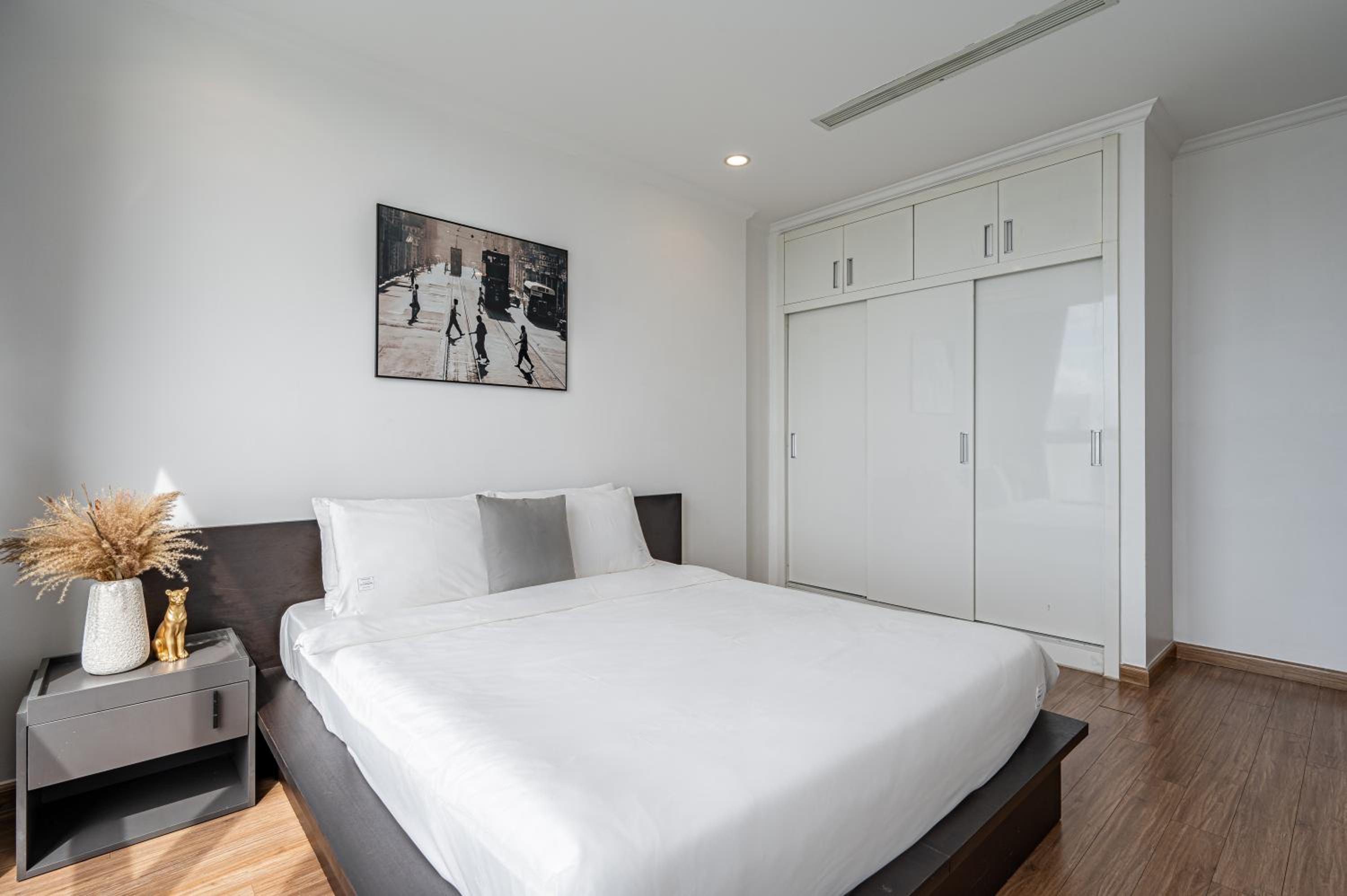 CR Concept Serviced Apartment - Vinhomes and Landmark 81