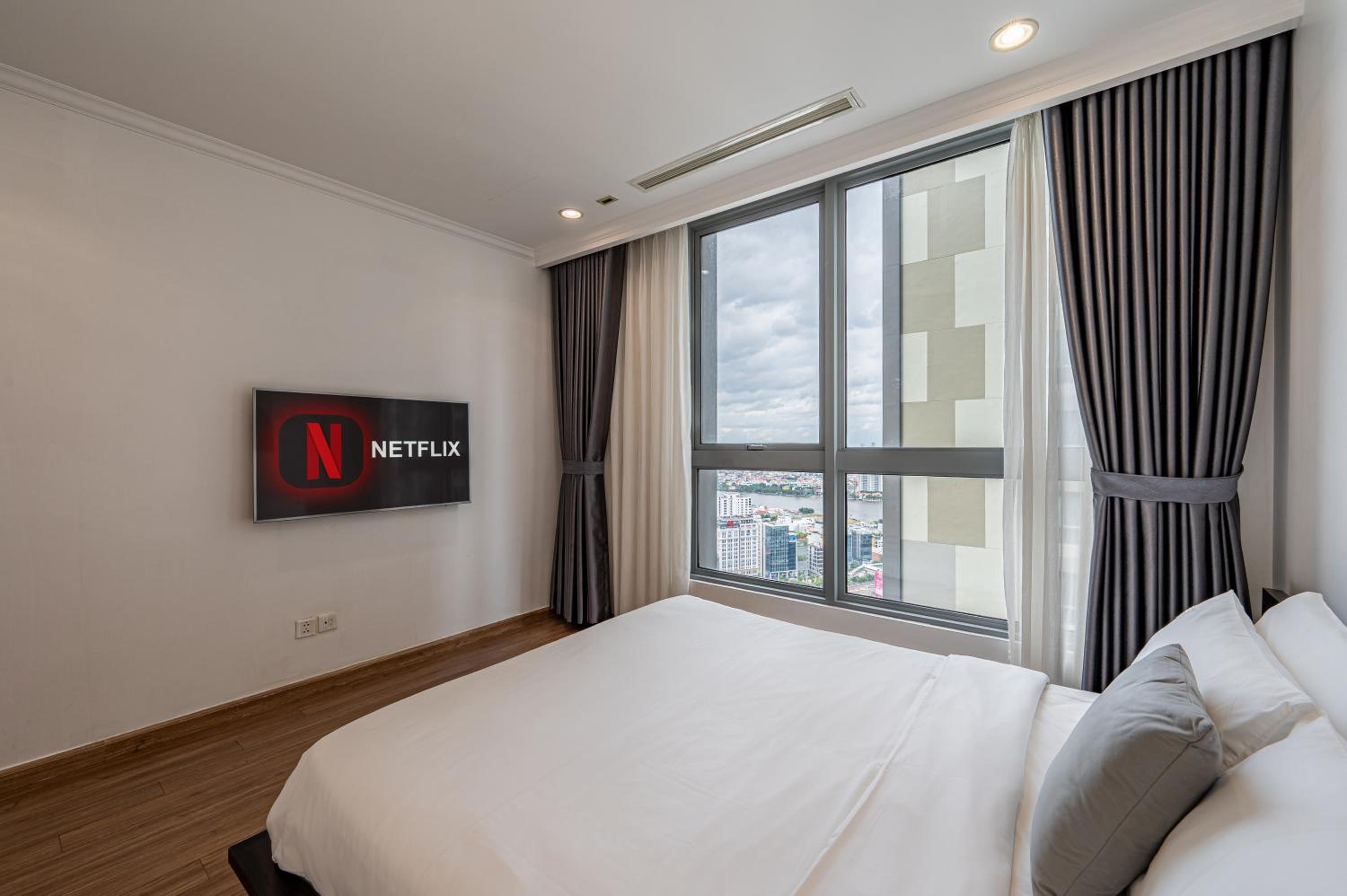 CR Concept Serviced Apartment - Vinhomes and Landmark 81