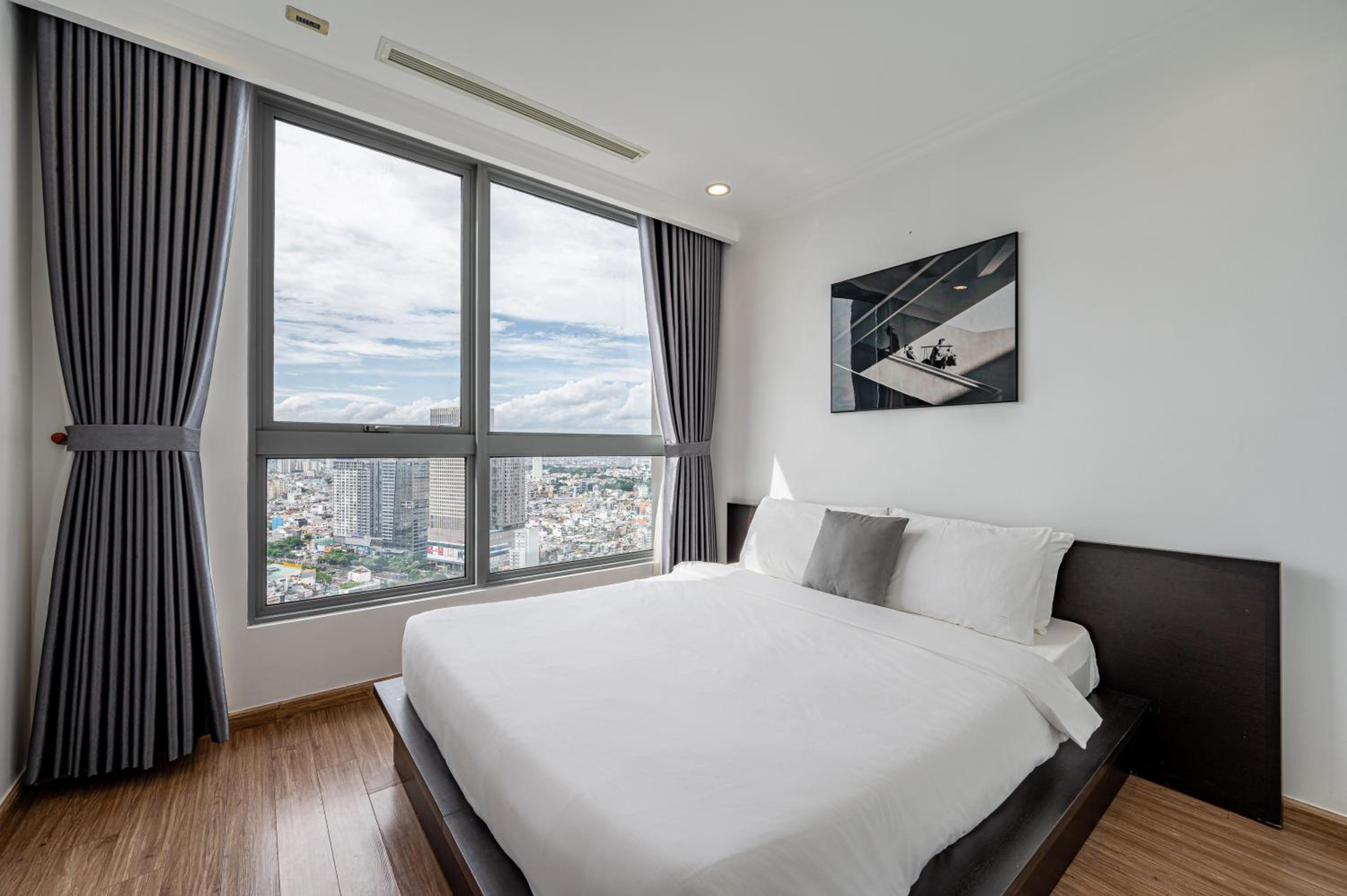 CR Concept Serviced Apartment - Vinhomes and Landmark 81