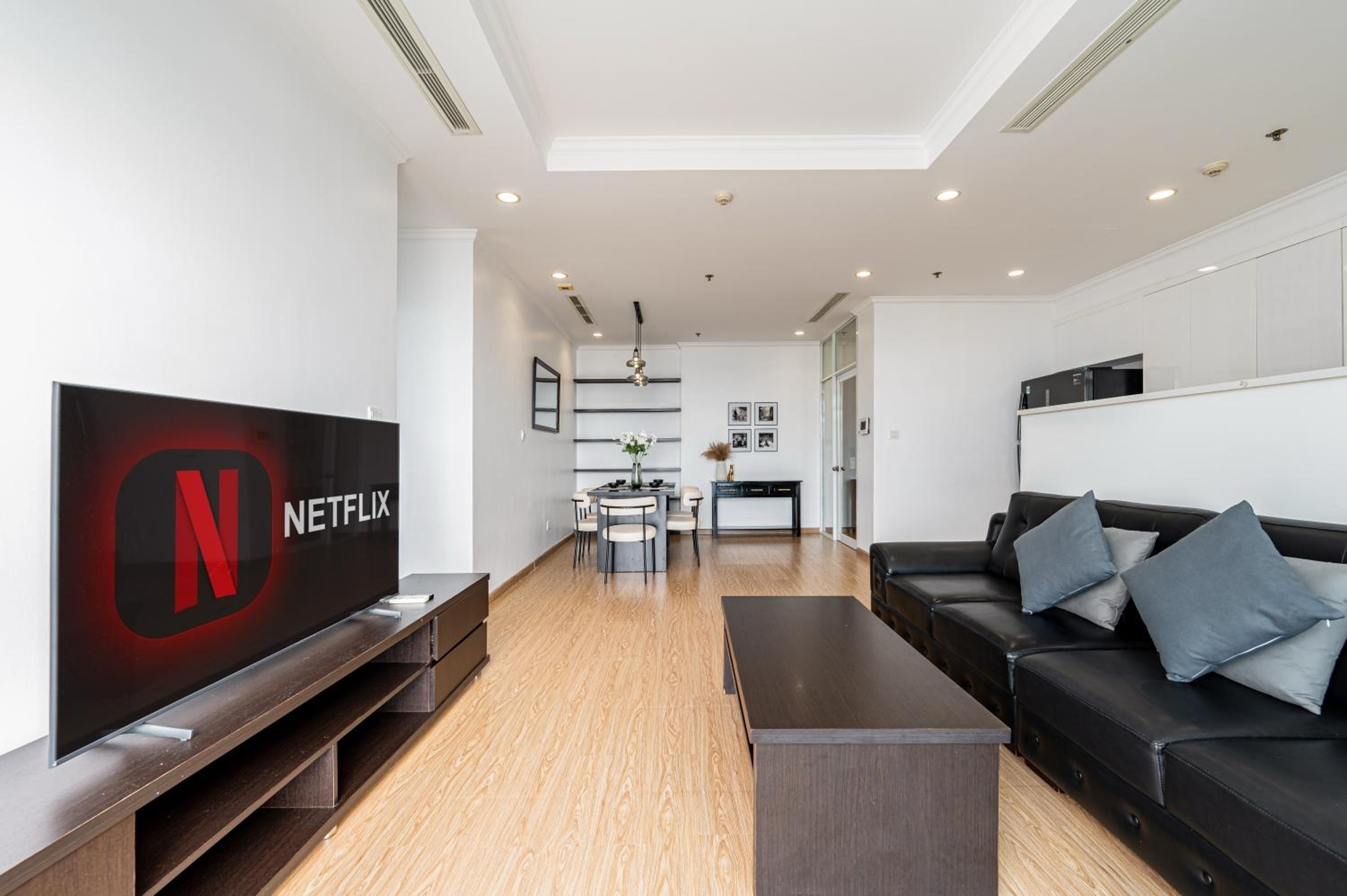 CR Concept Serviced Apartment - Vinhomes and Landmark 81