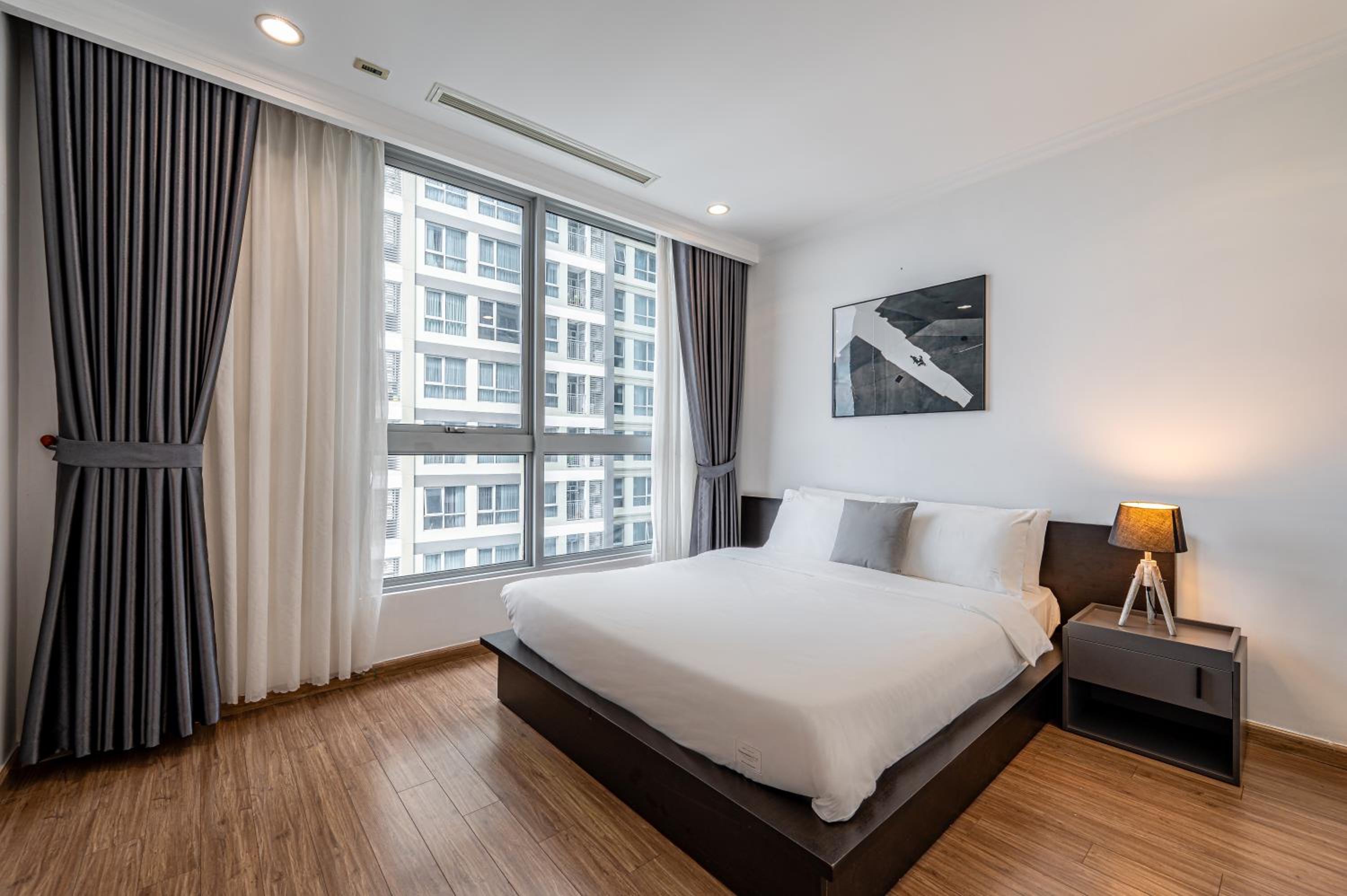 CR Concept Serviced Apartment - Vinhomes and Landmark 81