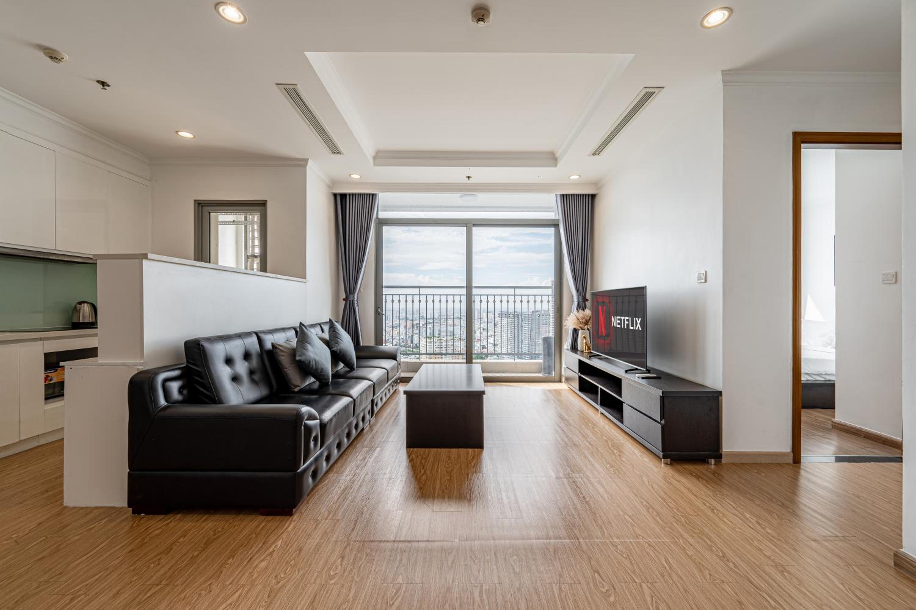 CR Concept Serviced Apartment - Vinhomes and Landmark 81