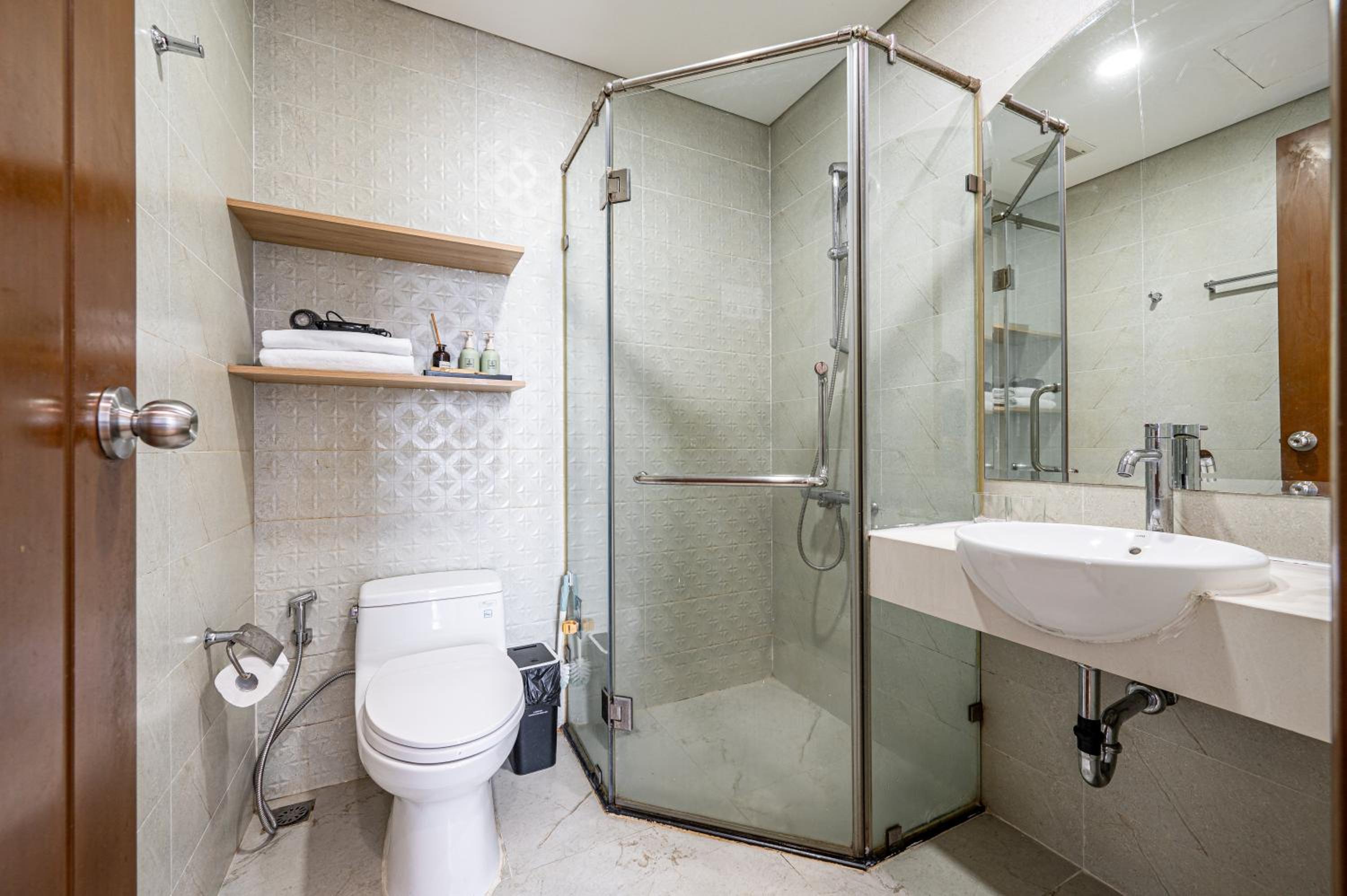 CR Concept Serviced Apartment - Vinhomes and Landmark 81