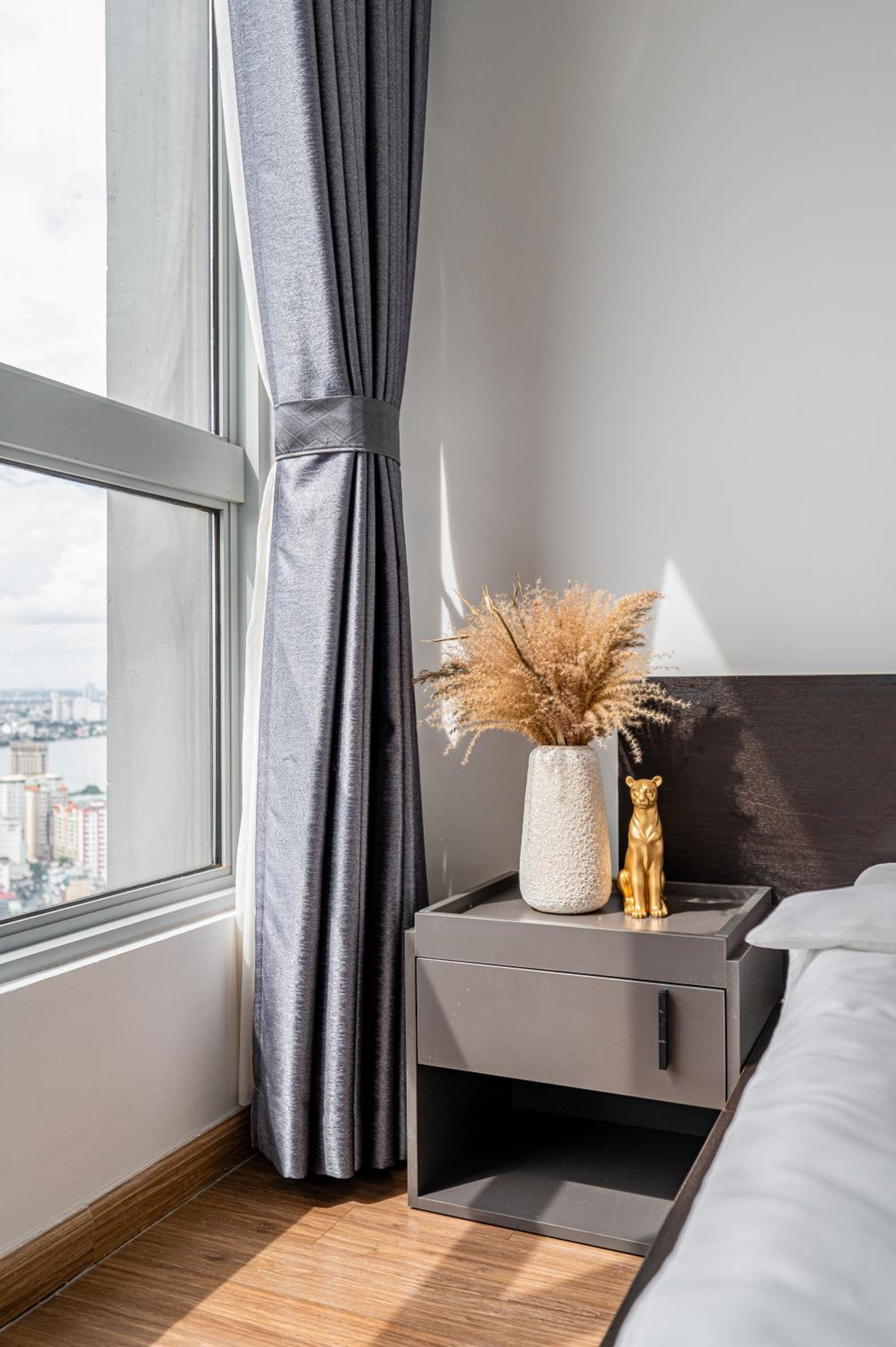 CR Concept Serviced Apartment - Vinhomes and Landmark 81
