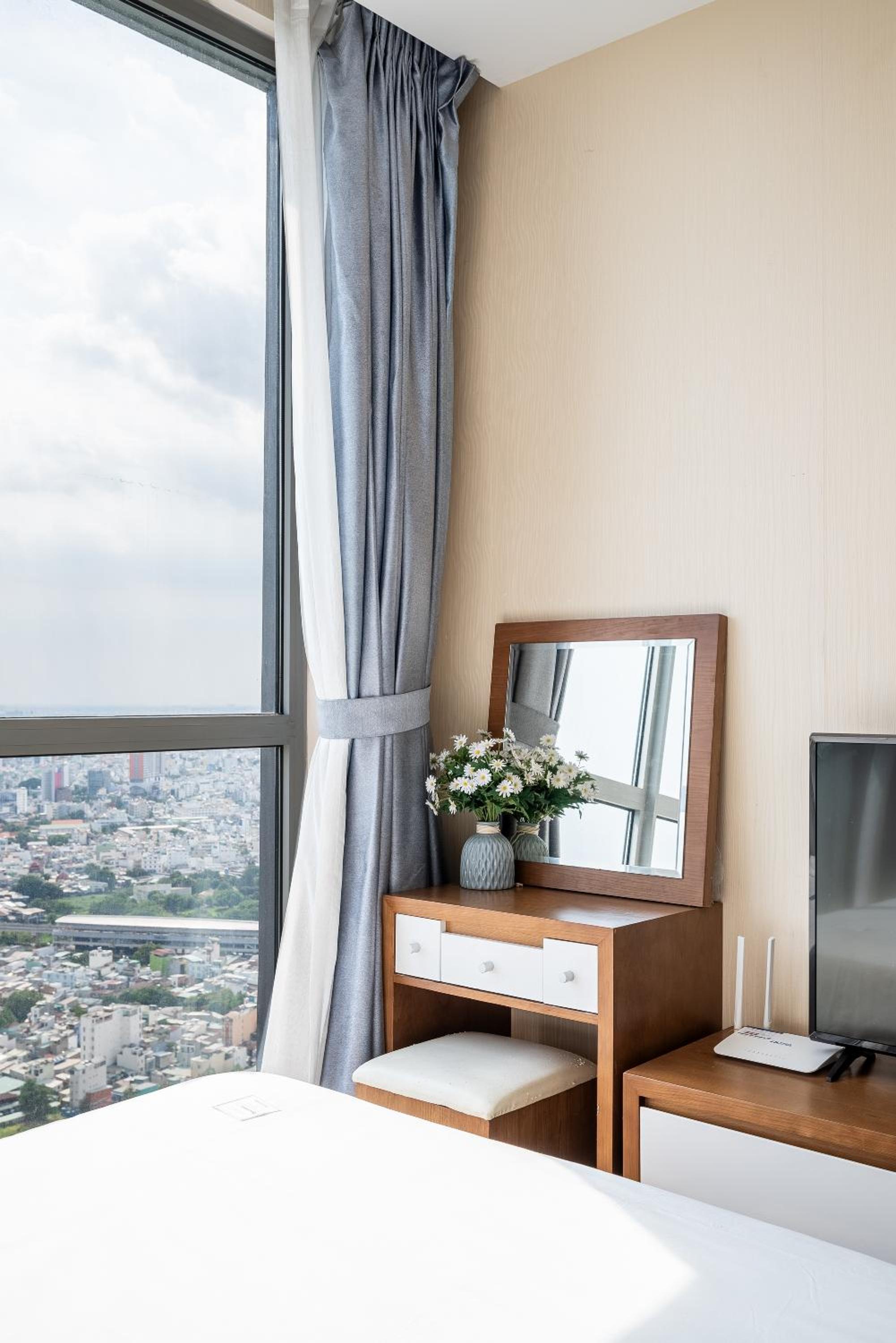 CR Concept Serviced Apartment - Vinhomes and Landmark 81