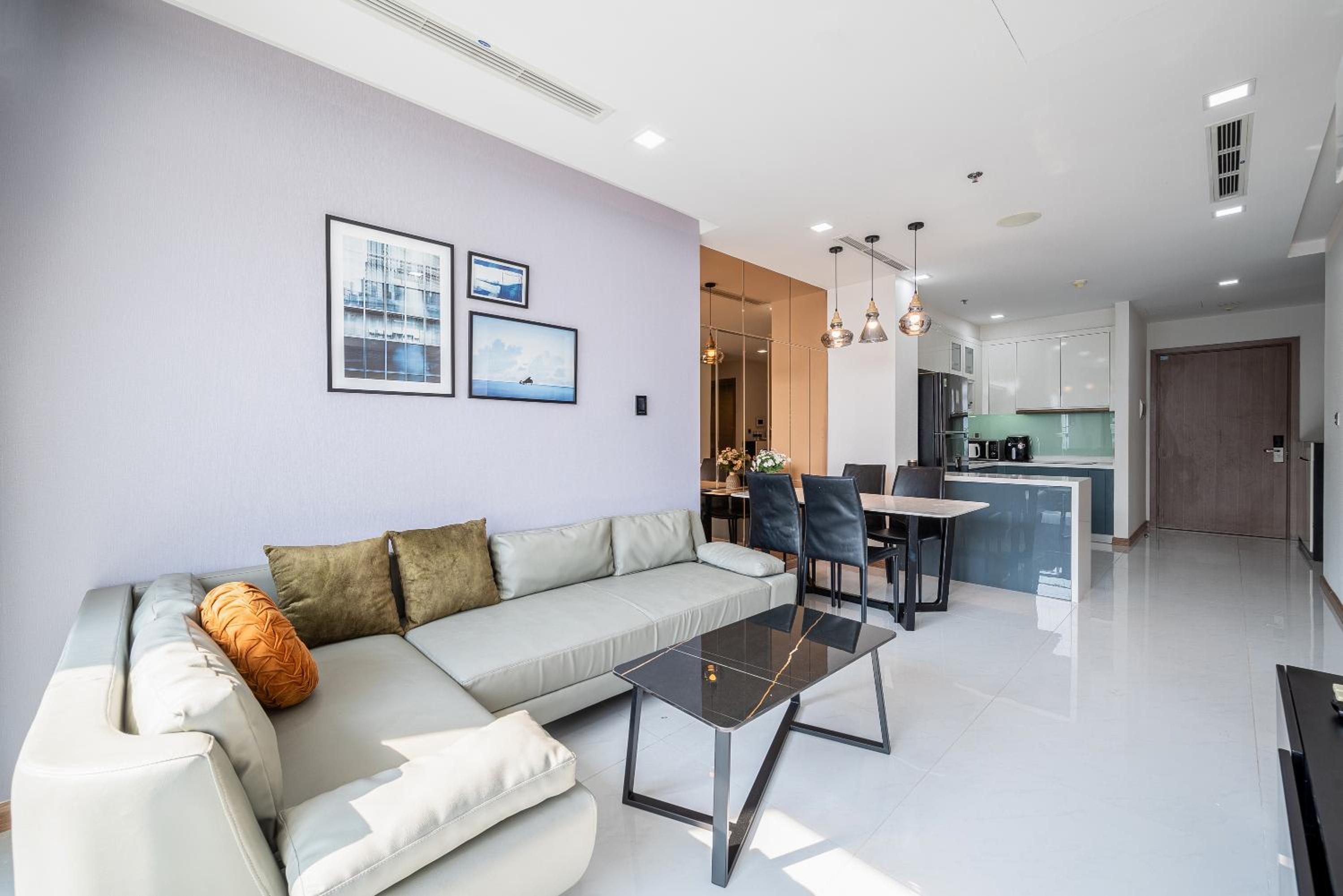 CR Concept Serviced Apartment - Vinhomes and Landmark 81