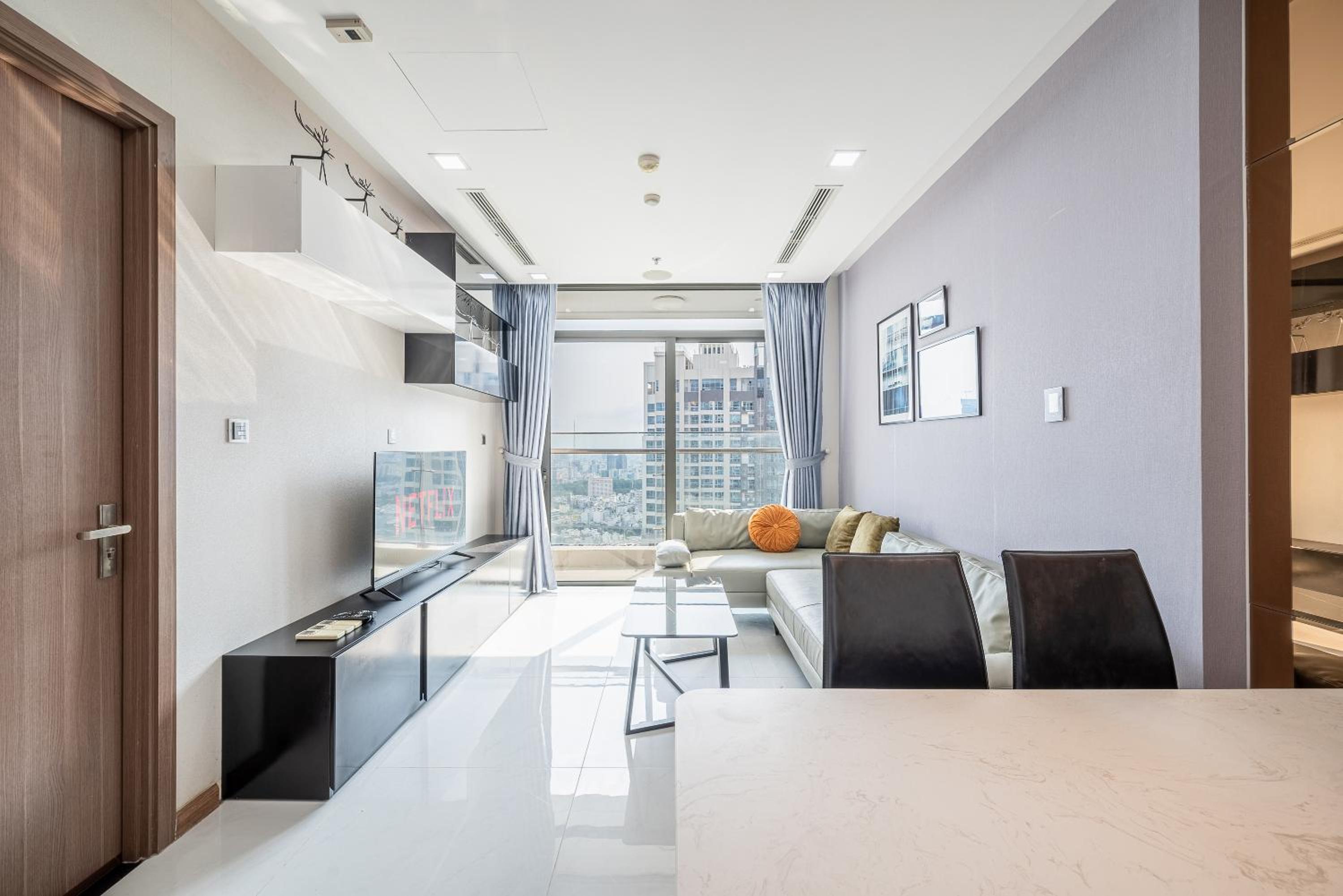 CR Concept Serviced Apartment - Vinhomes and Landmark 81