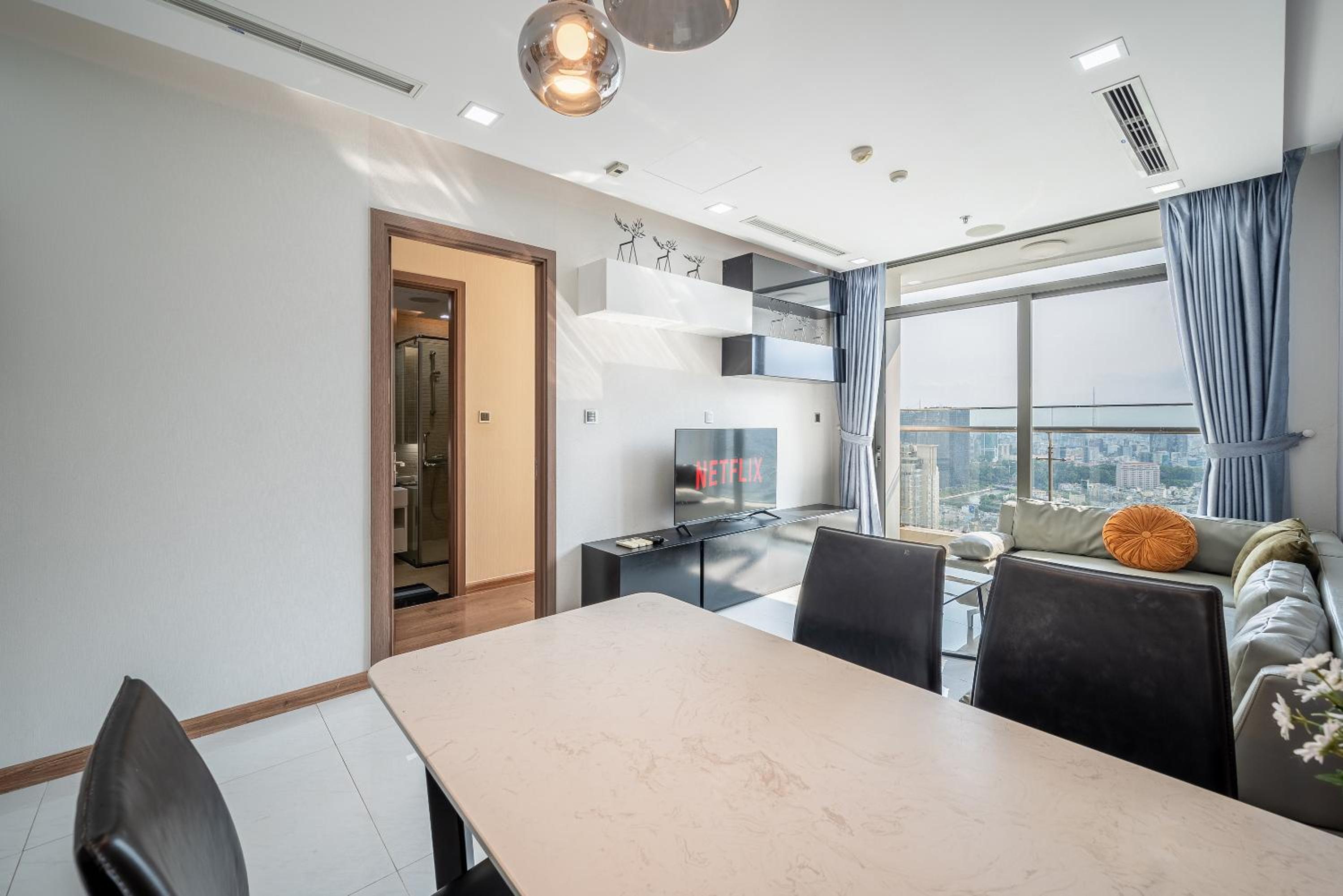 CR Concept Serviced Apartment - Vinhomes and Landmark 81