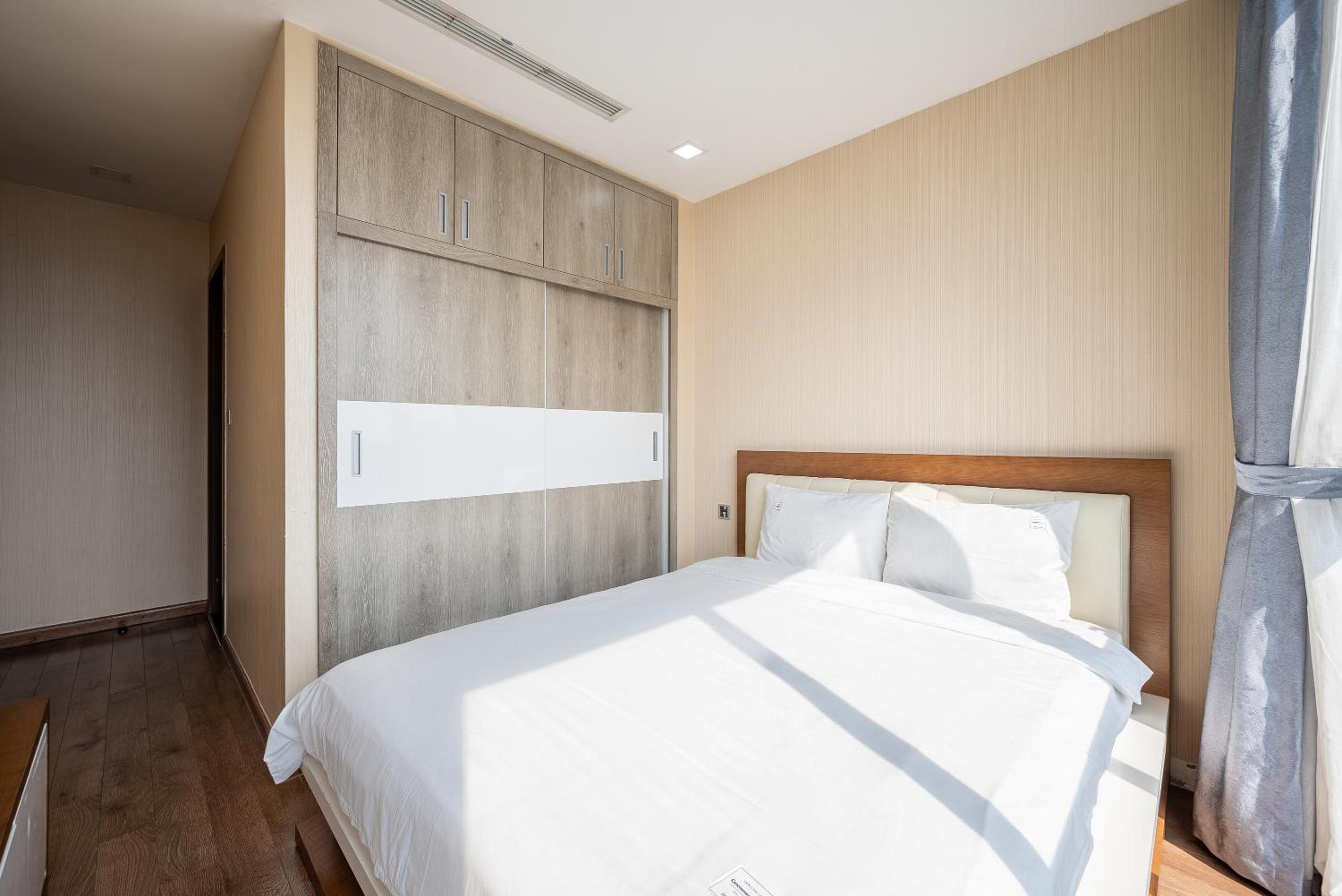 CR Concept Serviced Apartment - Vinhomes and Landmark 81