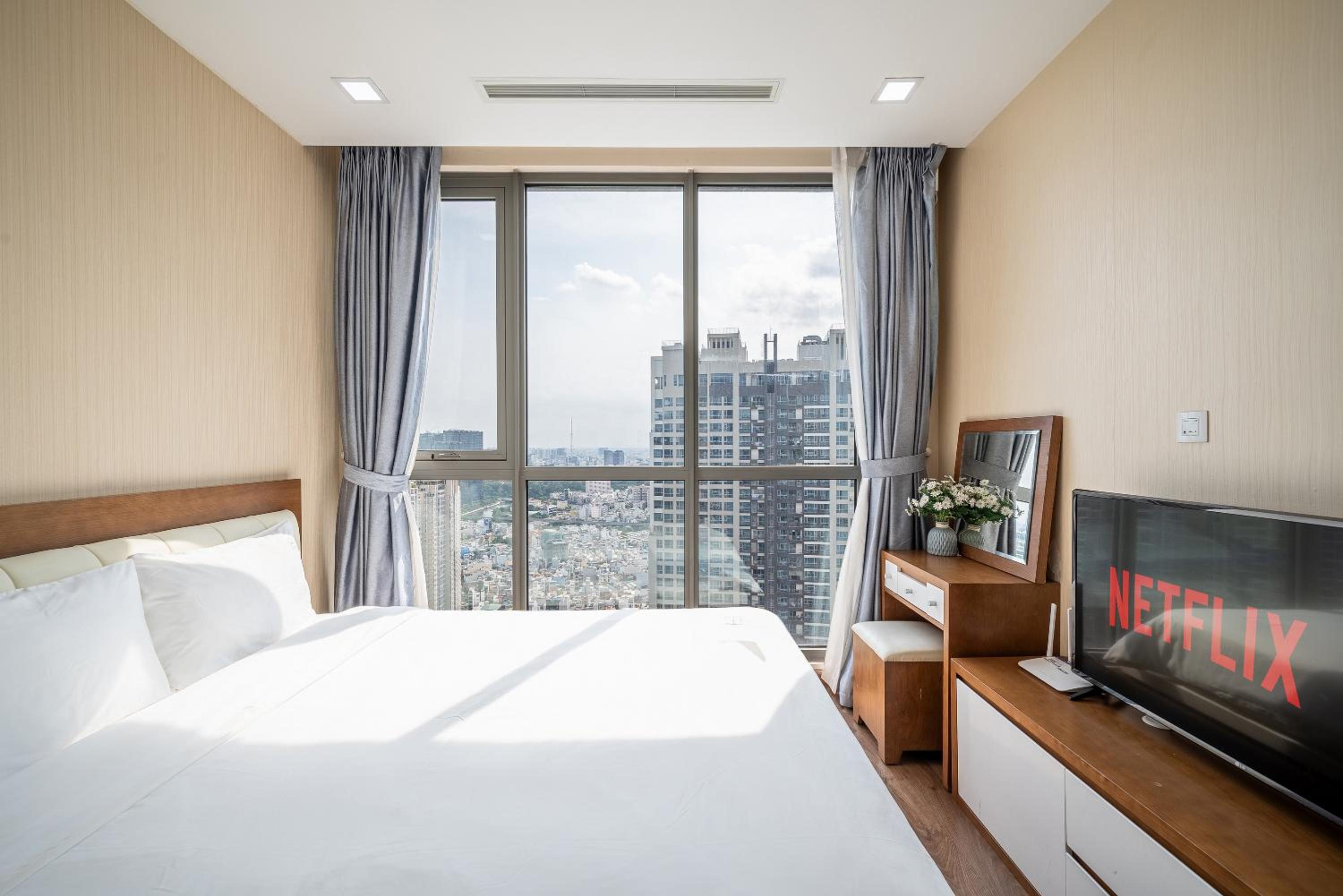 CR Concept Serviced Apartment - Vinhomes and Landmark 81