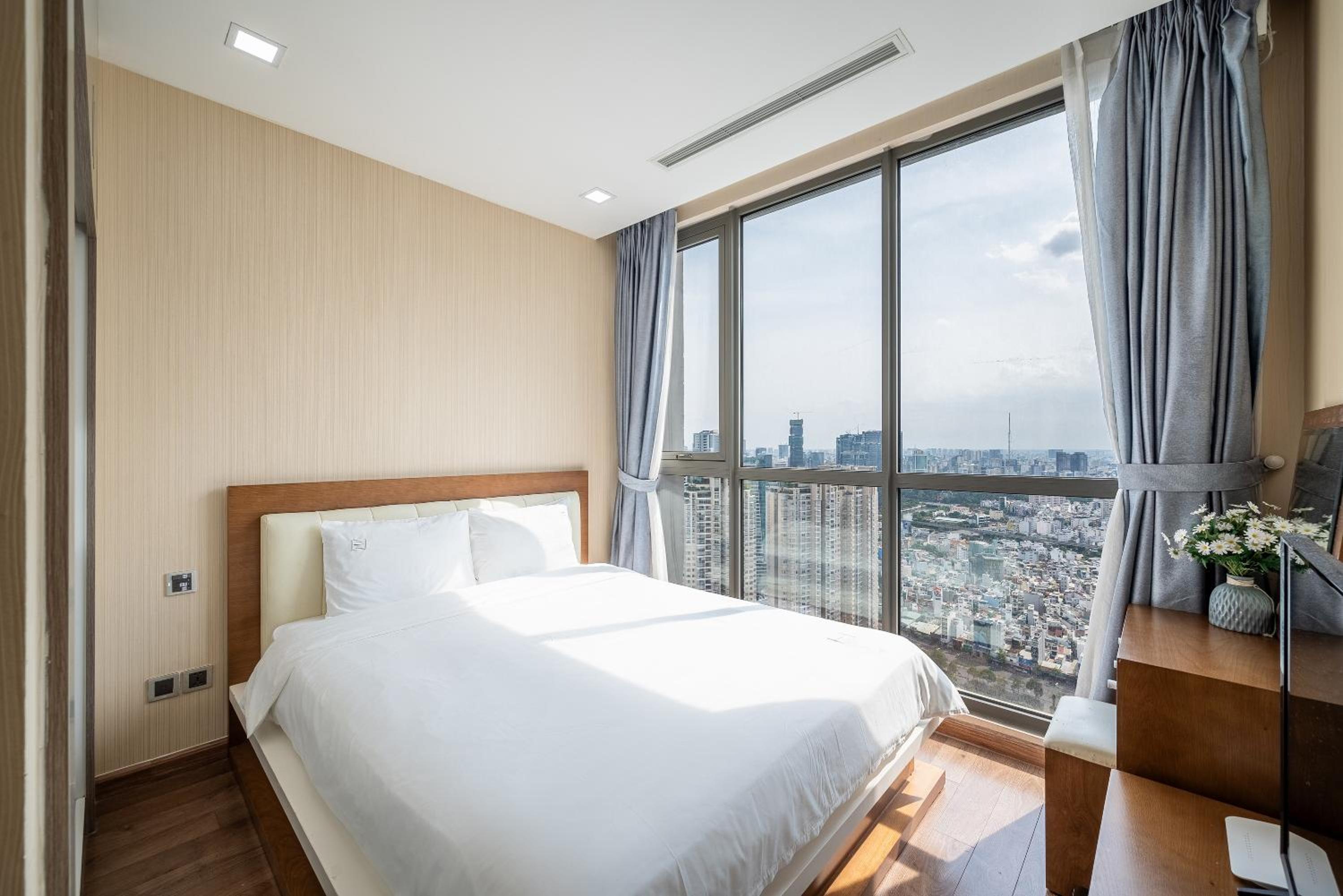 CR Concept Serviced Apartment - Vinhomes and Landmark 81