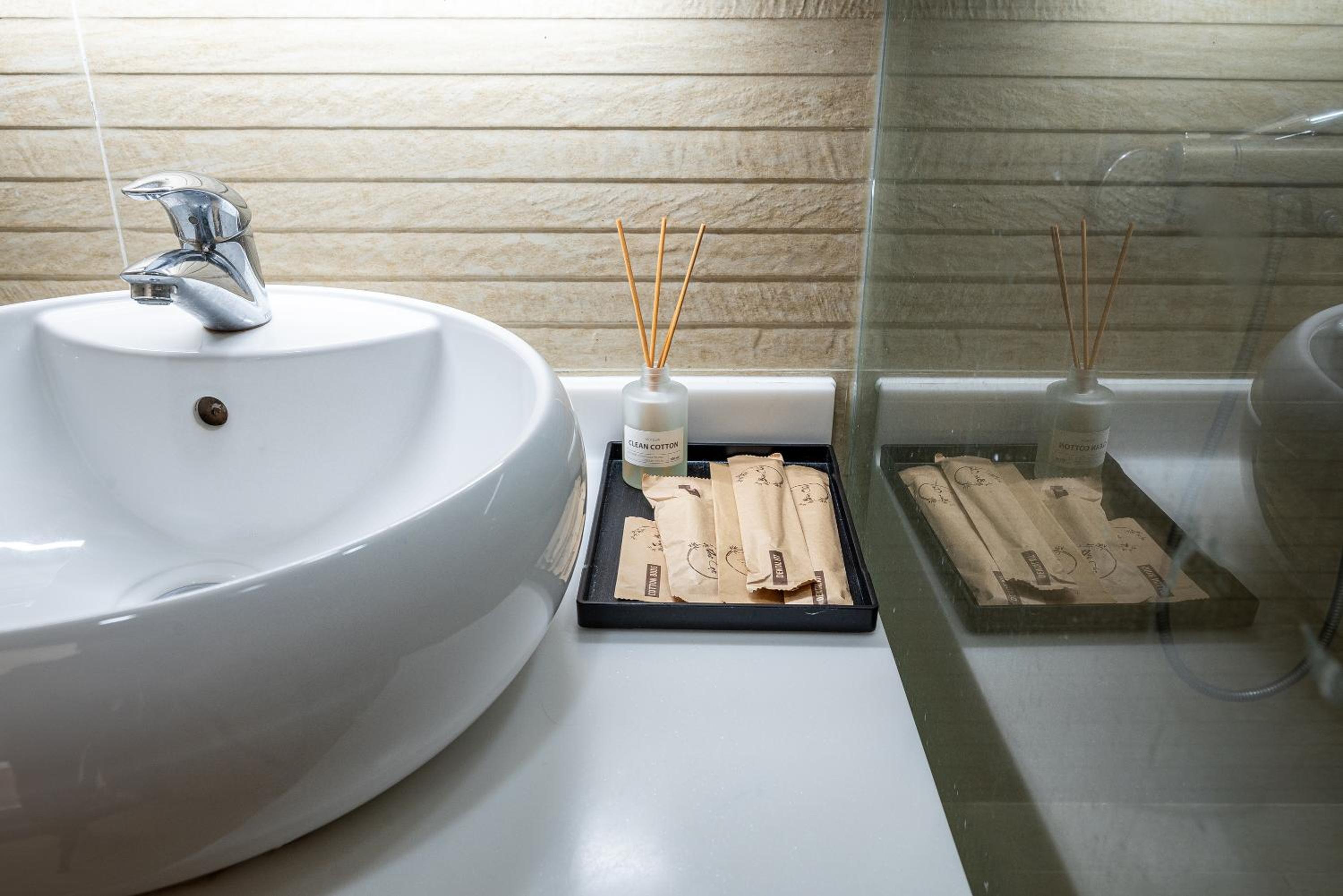 CR Concept Serviced Apartment - Vinhomes and Landmark 81