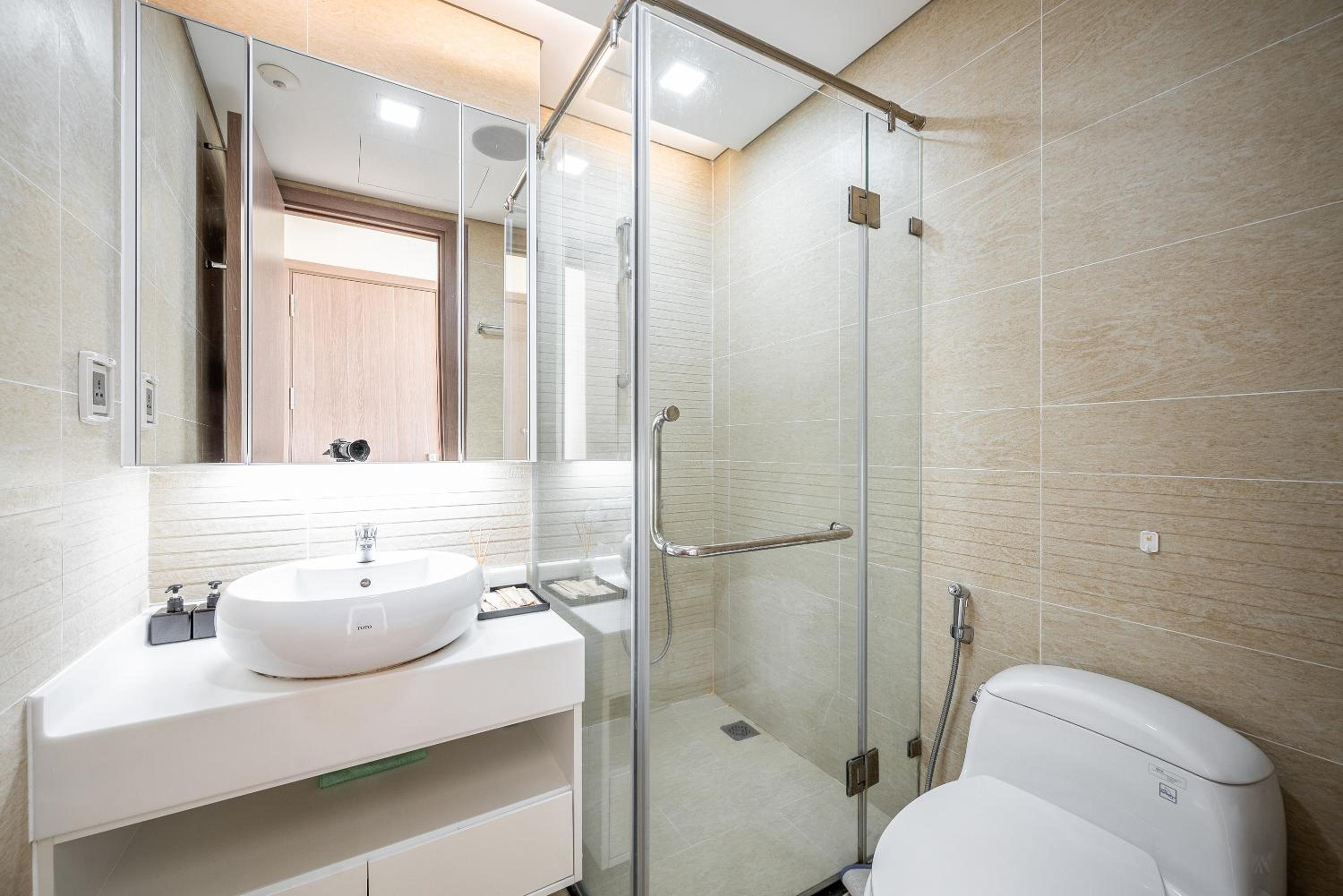 CR Concept Serviced Apartment - Vinhomes and Landmark 81