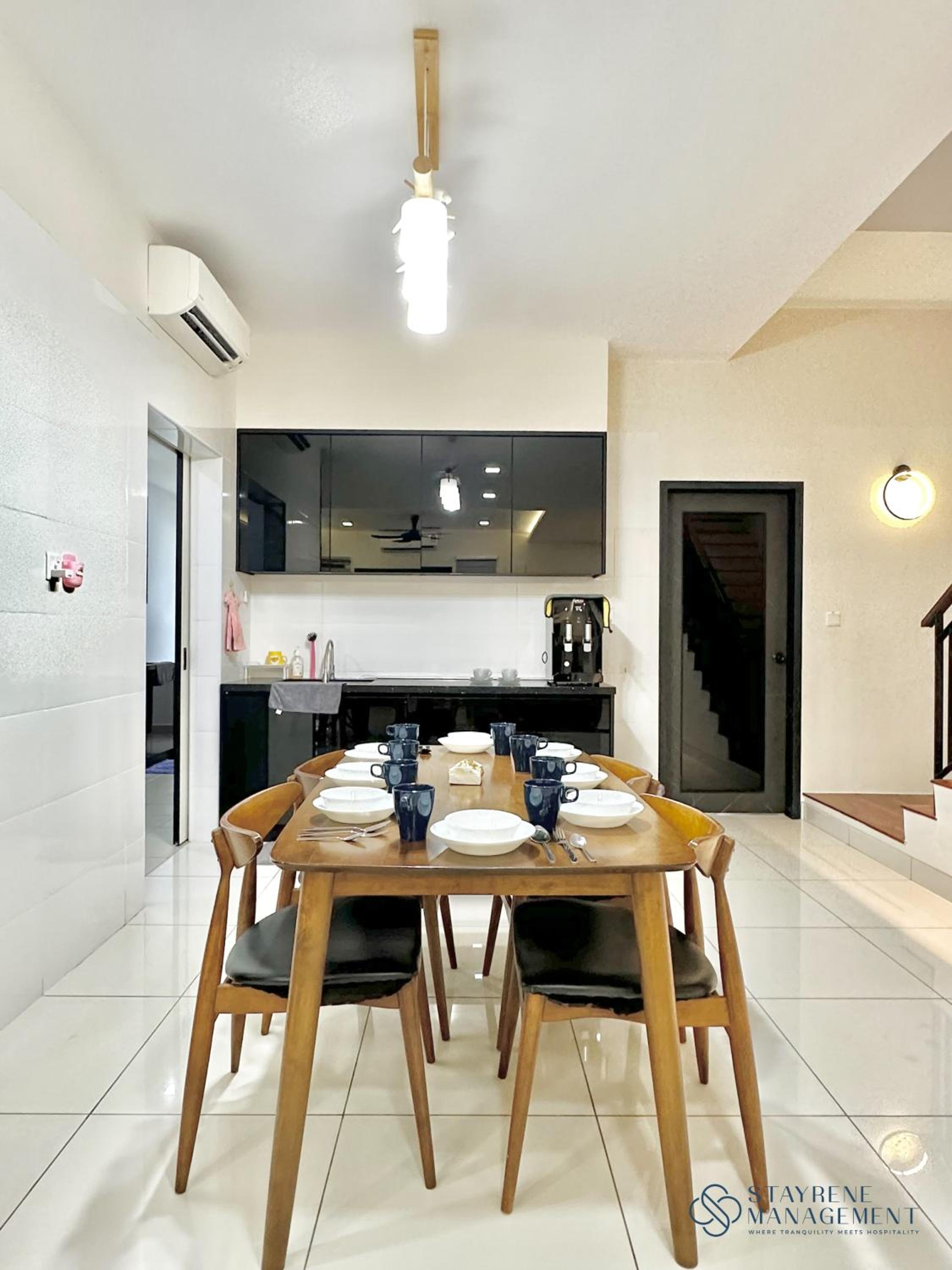 Landed Austin Homestay 11 Pax KTV Mahjong BBQ Glenmarie by Stayrene