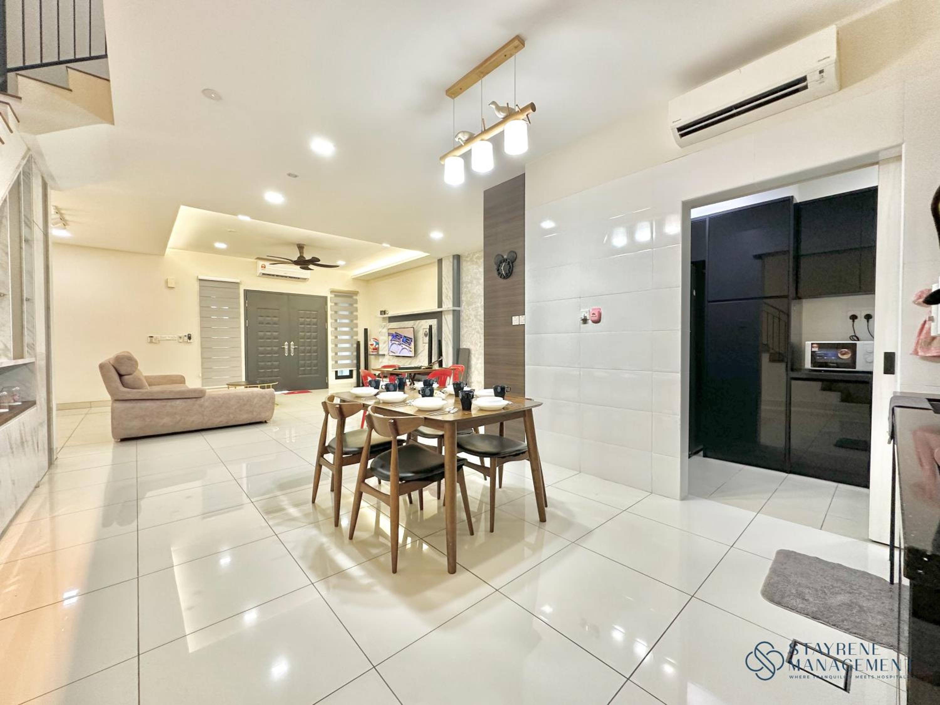 Landed Austin Homestay 11 Pax KTV Mahjong BBQ Glenmarie by Stayrene