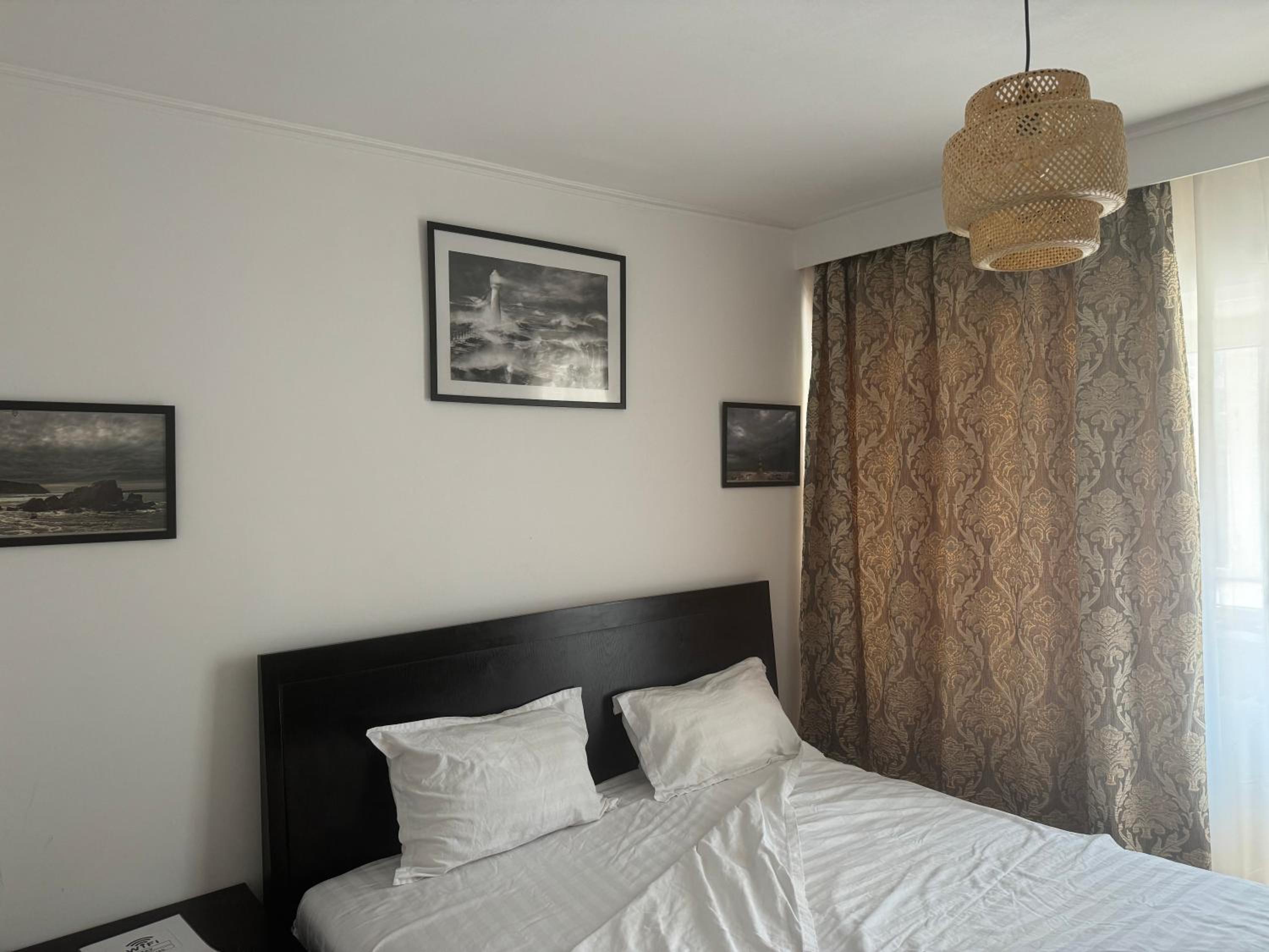 Decebal apartment overlooking the boulevard view 4