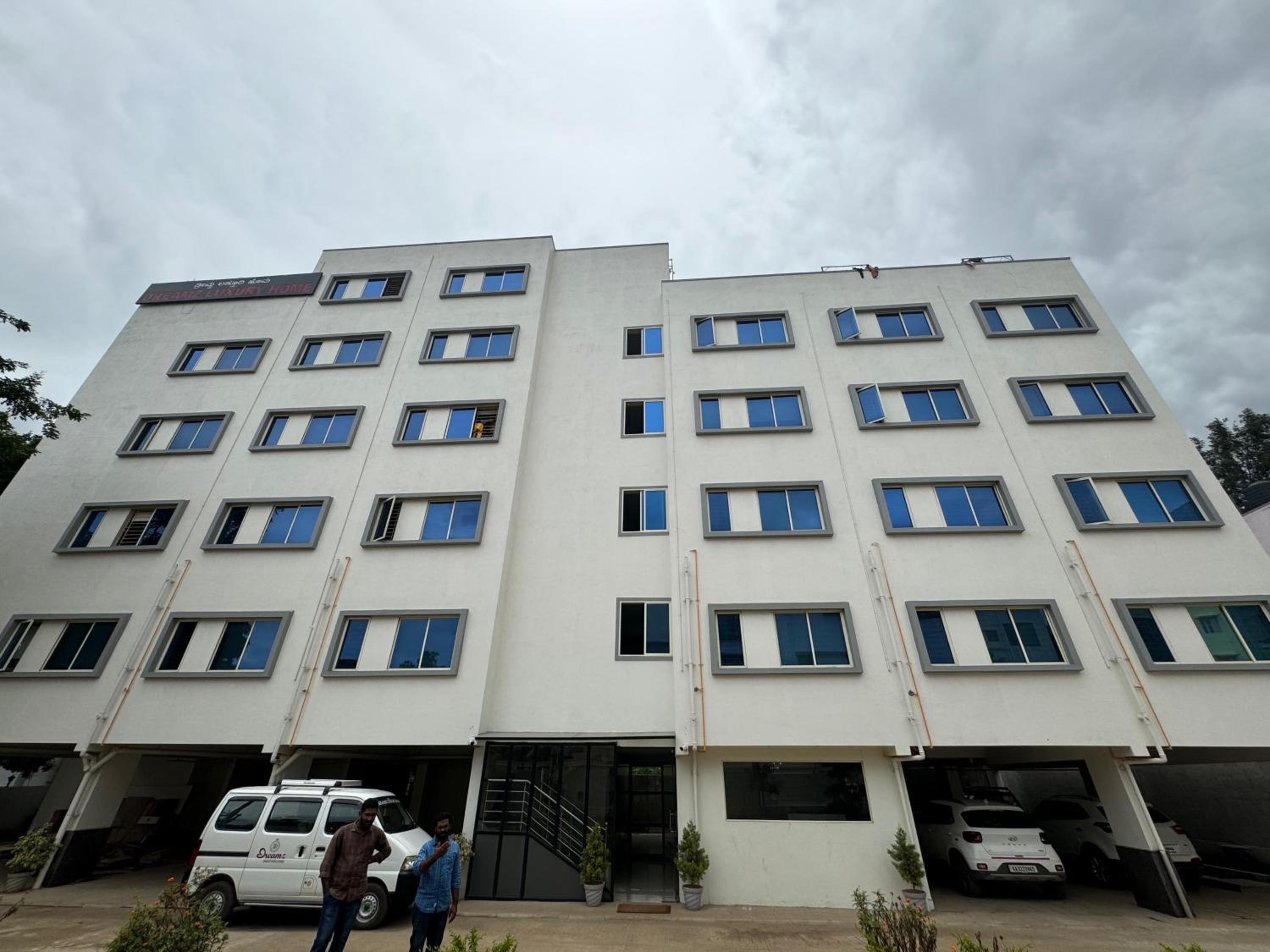 DREAMZ LUXURY HOMe view 3