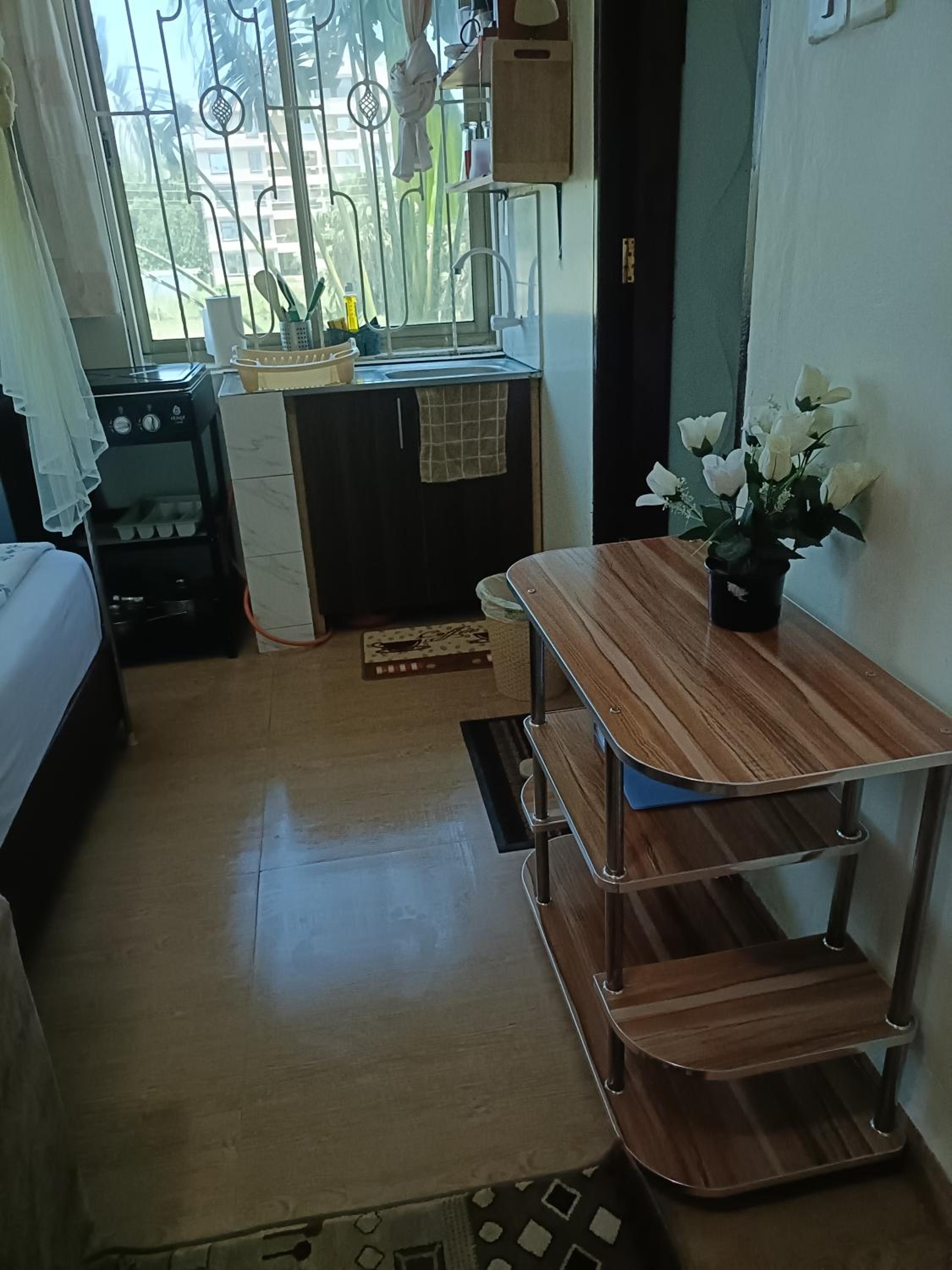 Lena's Studio Apartment