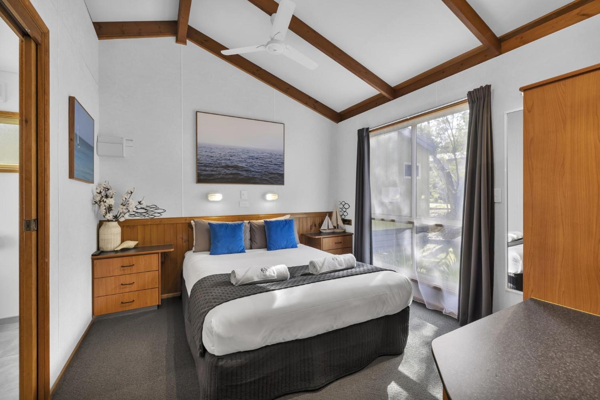 Metung Holiday Villas