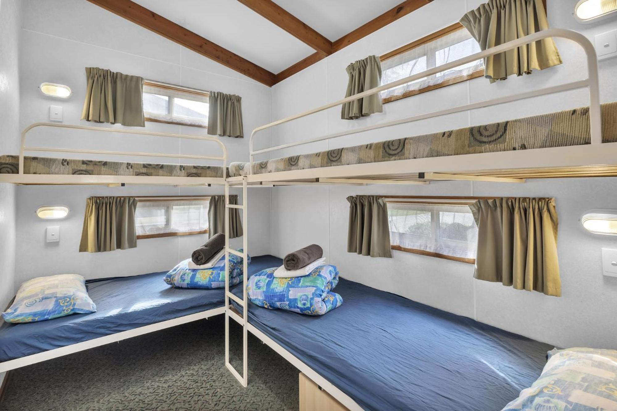 Metung Holiday Villas
