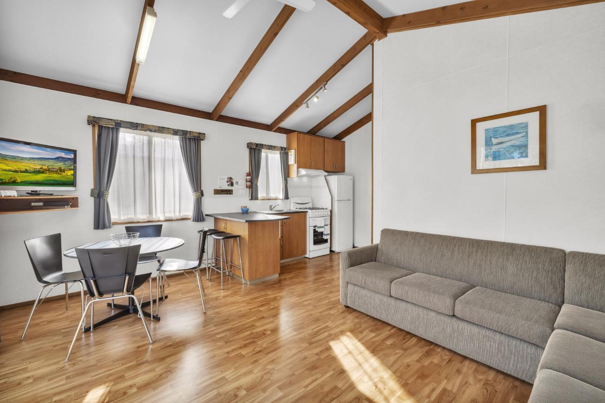 Metung Holiday Villas