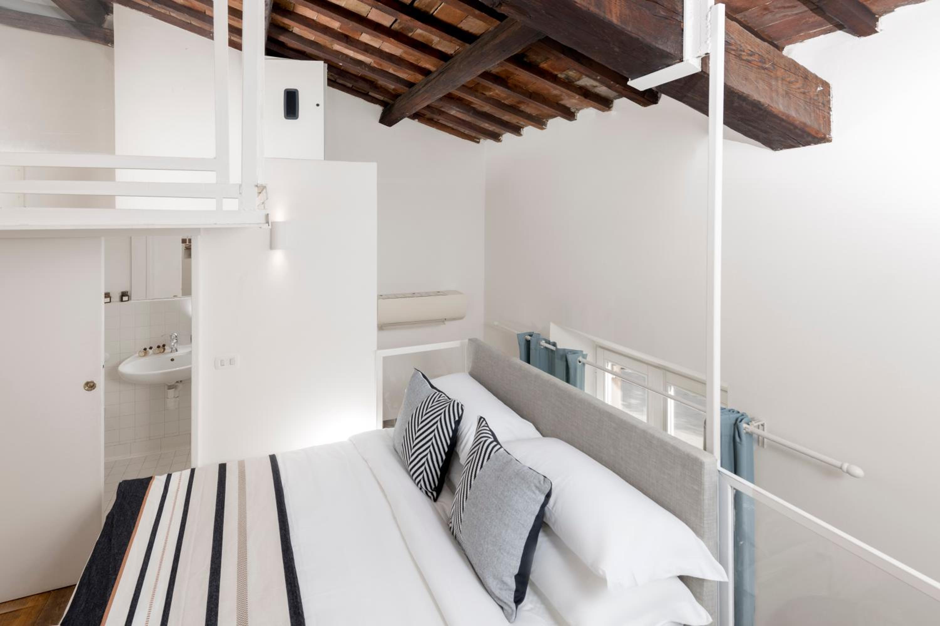 Manara flats in the Heart of Trastevere