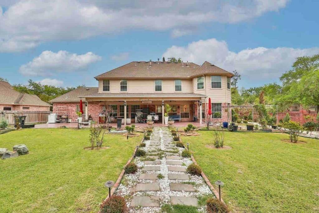 AFRA Home with huge garden Houston, Texas