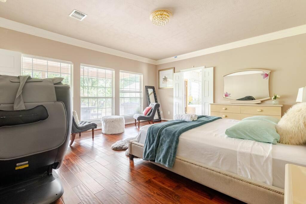 AFRA Home with huge garden Houston, Texas
