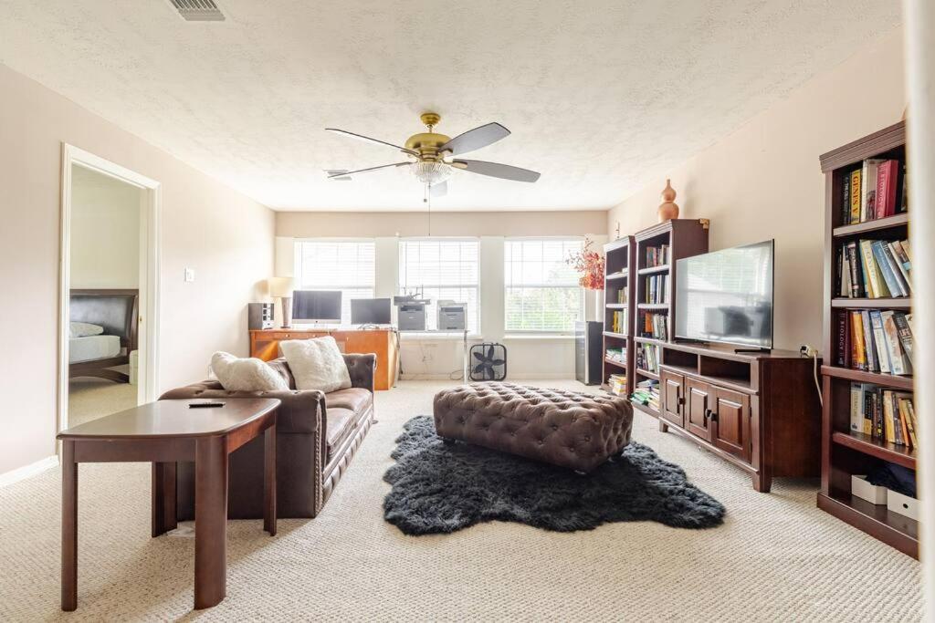 AFRA Home with huge garden Houston, Texas