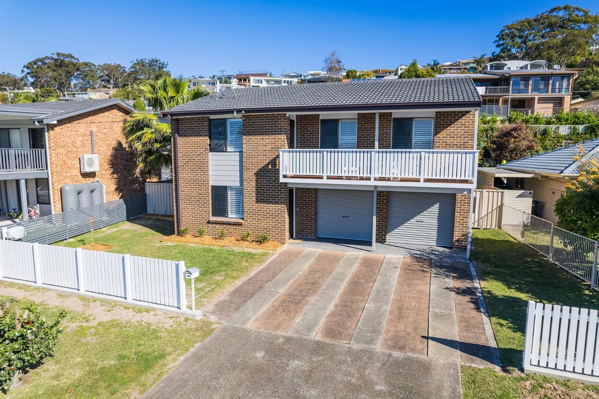Hanks Corlette House, 49 Pantowora St - pet friendly, air con, boat parking, Wi-Fi