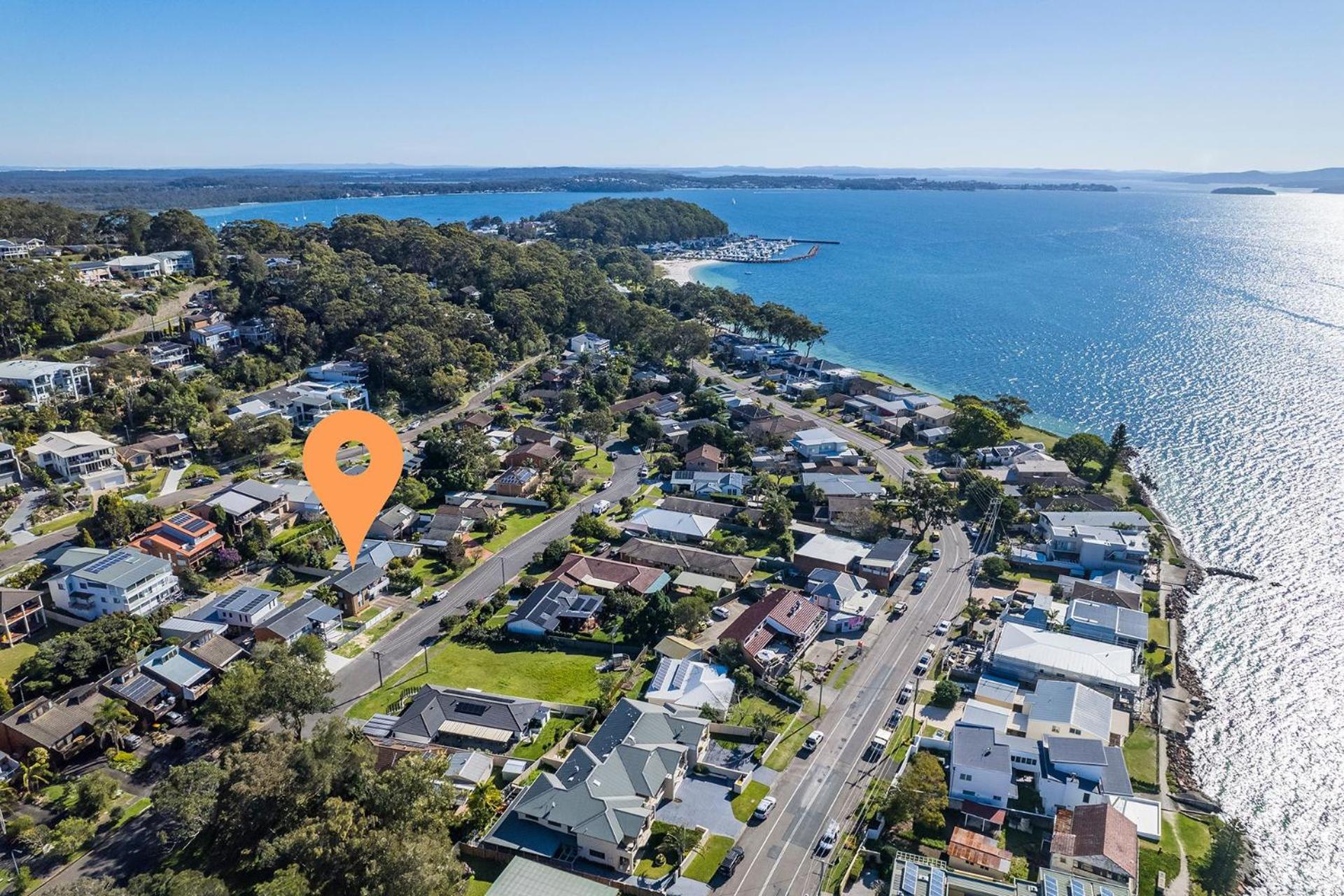 Hanks Corlette House, 49 Pantowora St - pet friendly, air con, boat parking, Wi-Fi