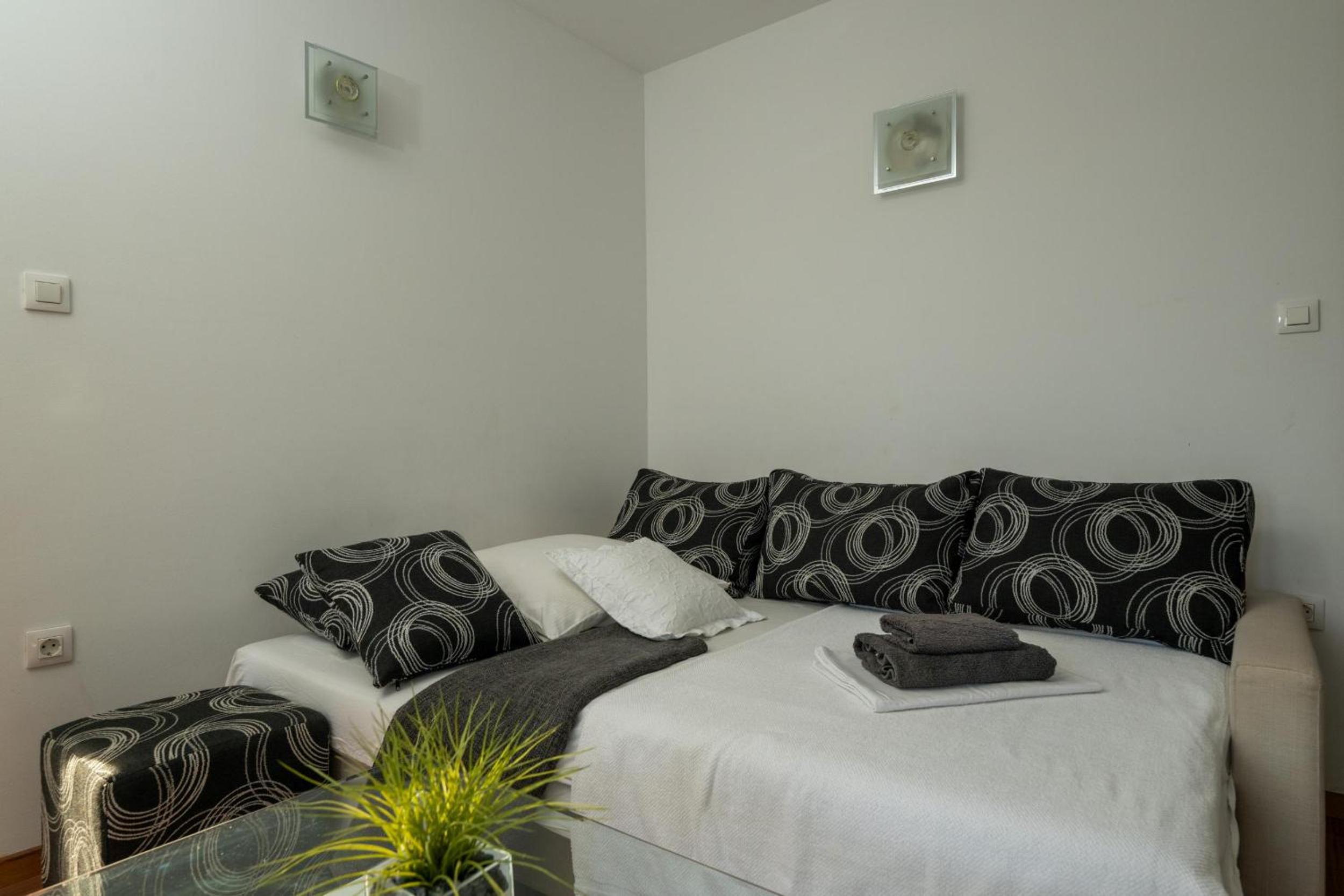 Apartments Heidi with shared Pool view 4