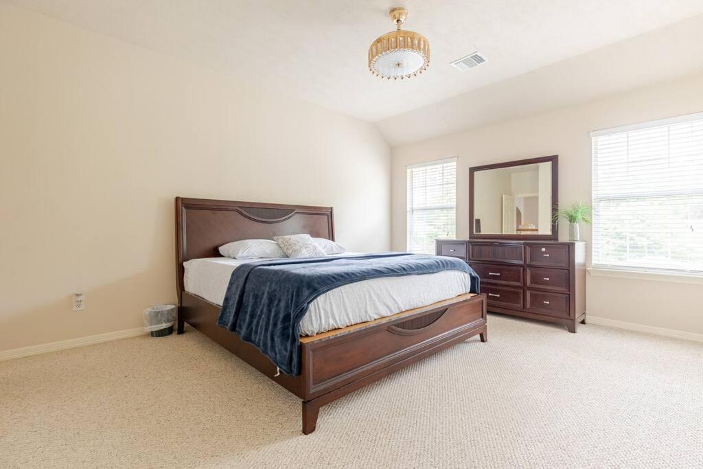 AFRA Home with huge garden Houston, Texas