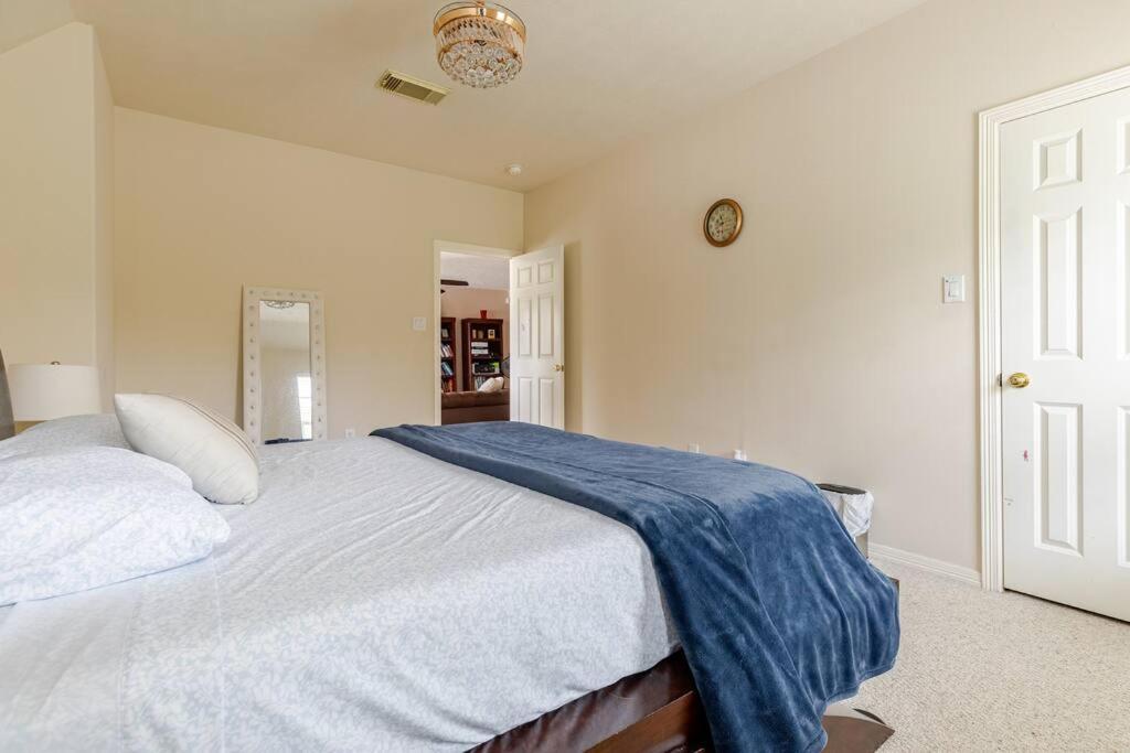 AFRA Home with huge garden Houston, Texas