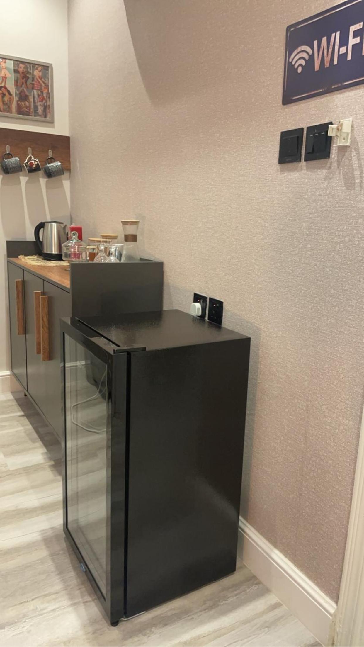 One bedroom apartment with living room