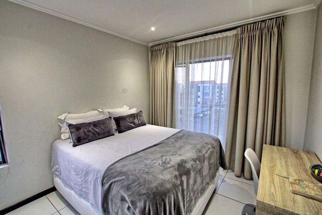 Luxury Sandton Apartment 1 Bed view 2