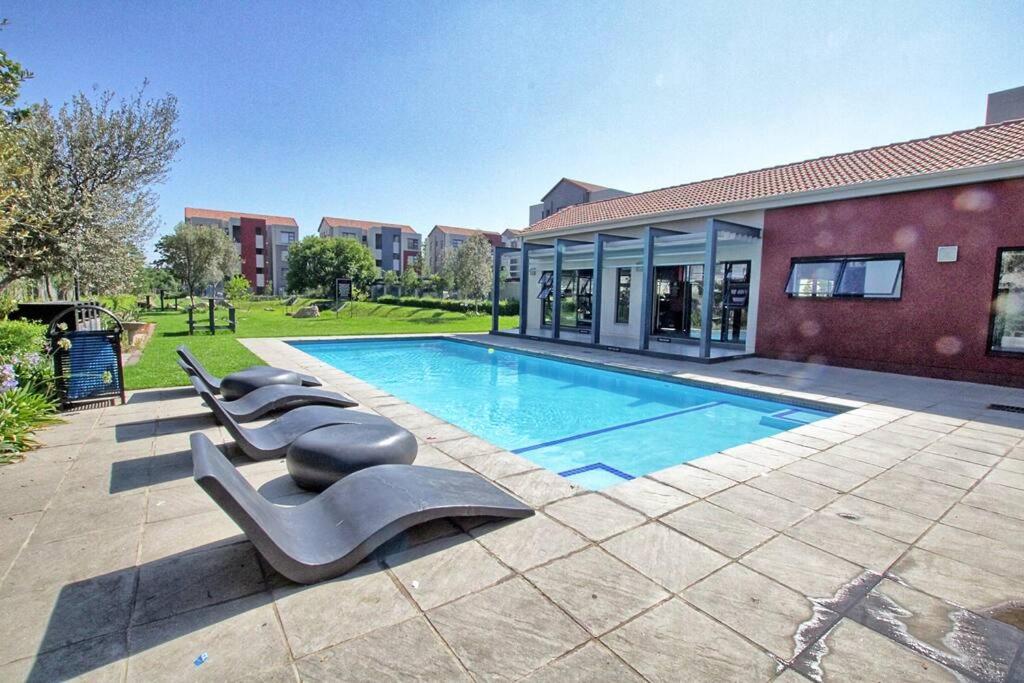 Luxury Sandton Apartment 1 Bed view 3