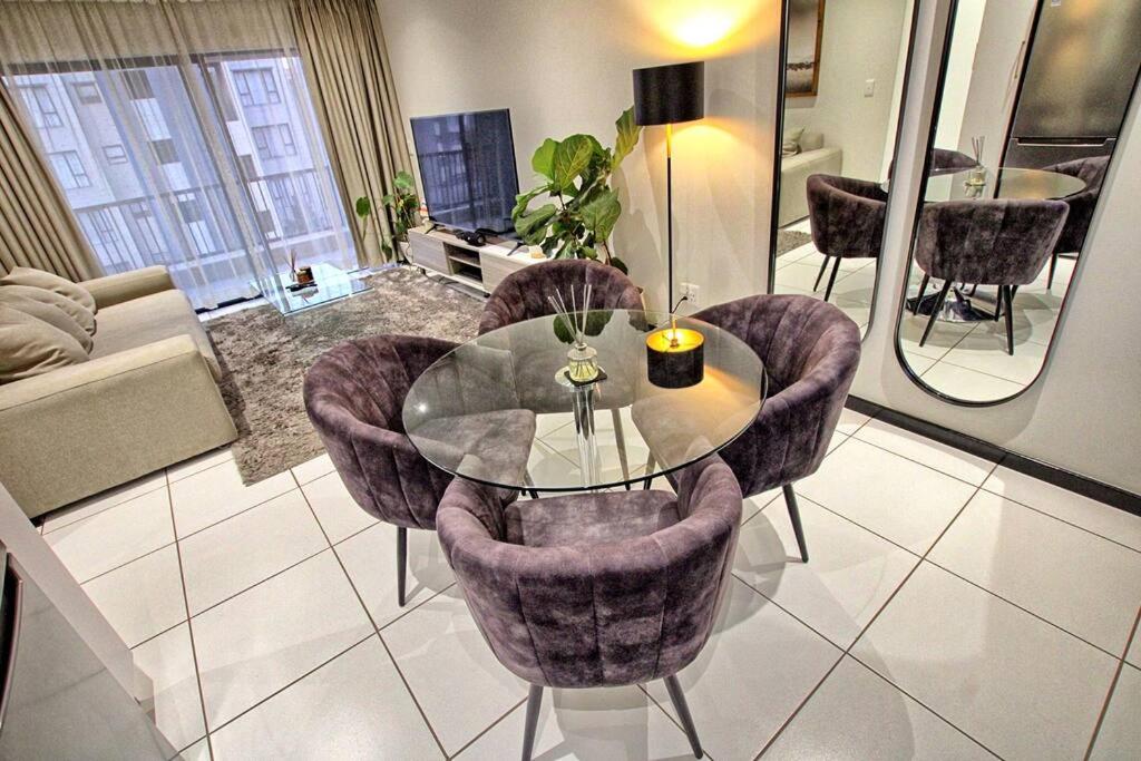 Luxury Sandton Apartment 1 Bed view 4