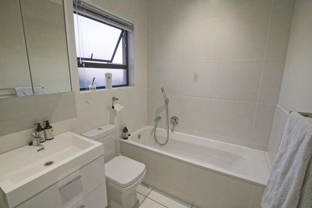 Luxury Sandton Apartment 1 Bed view 5